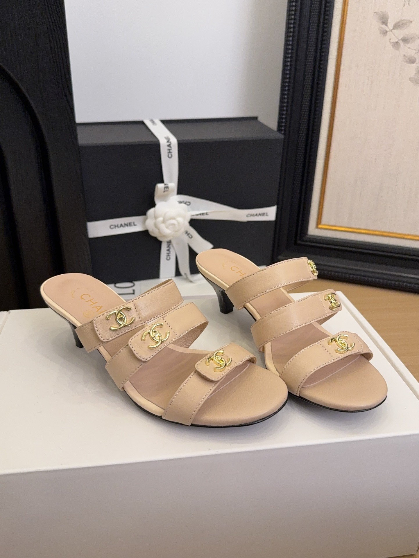 샤* 신상 고퀄리티 통굽 더블 c버클 슬리퍼