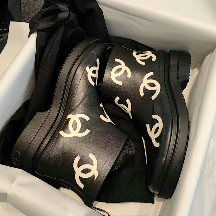 샤넬 로고 앵클 숏 레인부츠