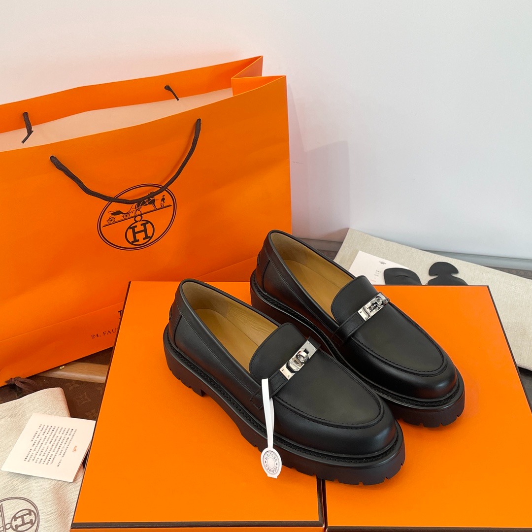 에*메스 2025 켈리버클 통굽로퍼