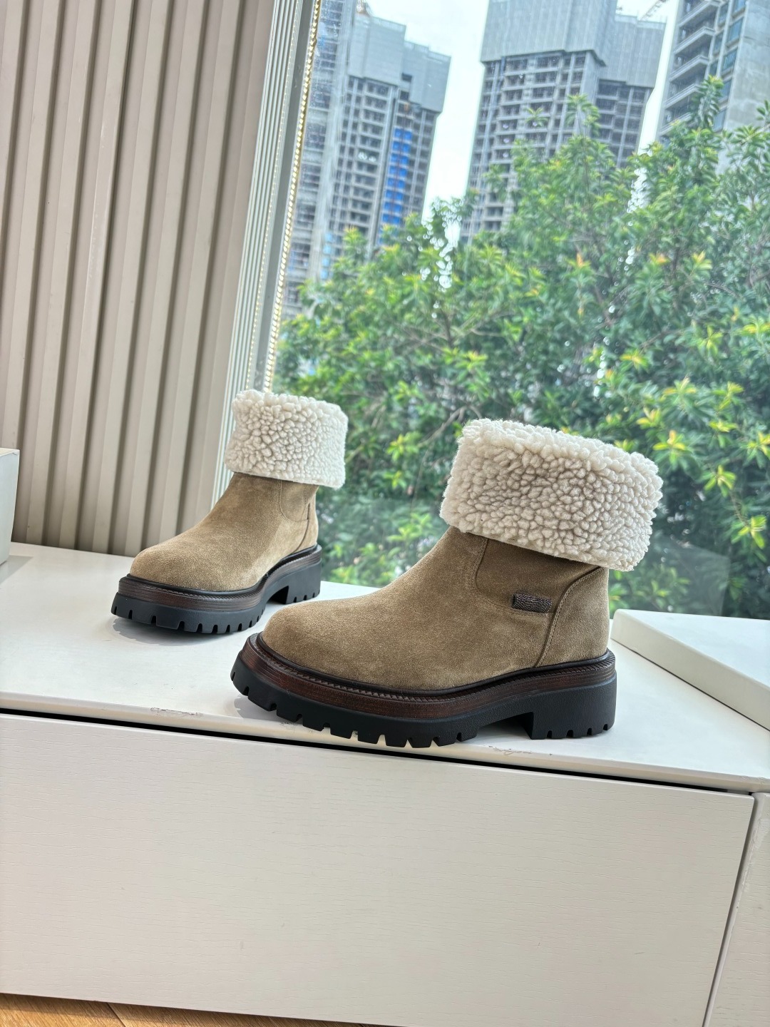 브*넬로 쿠치넬리 신상 앵클 부츠