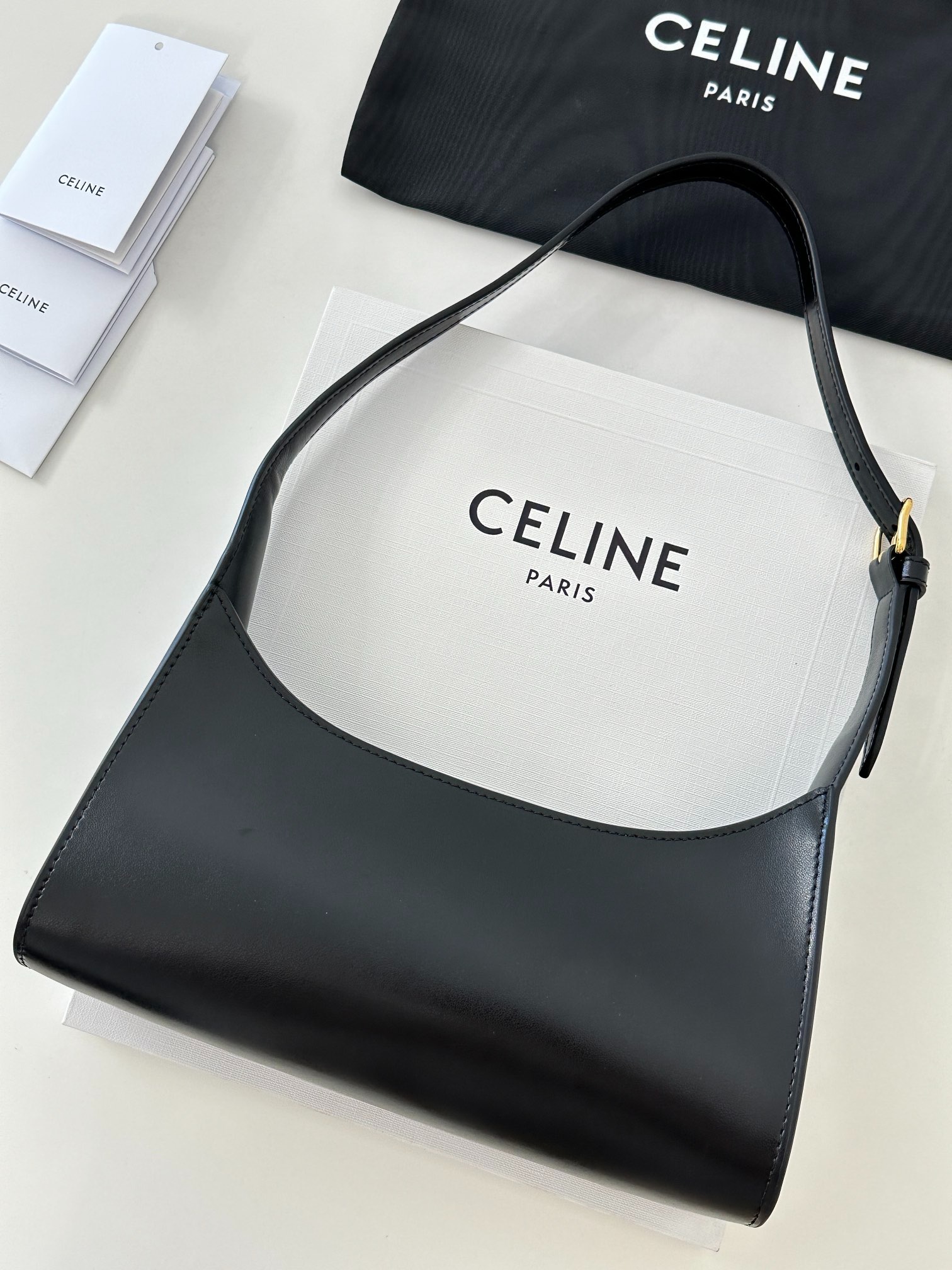 셀린느 퀴르 트리오페 숄더백 블랙