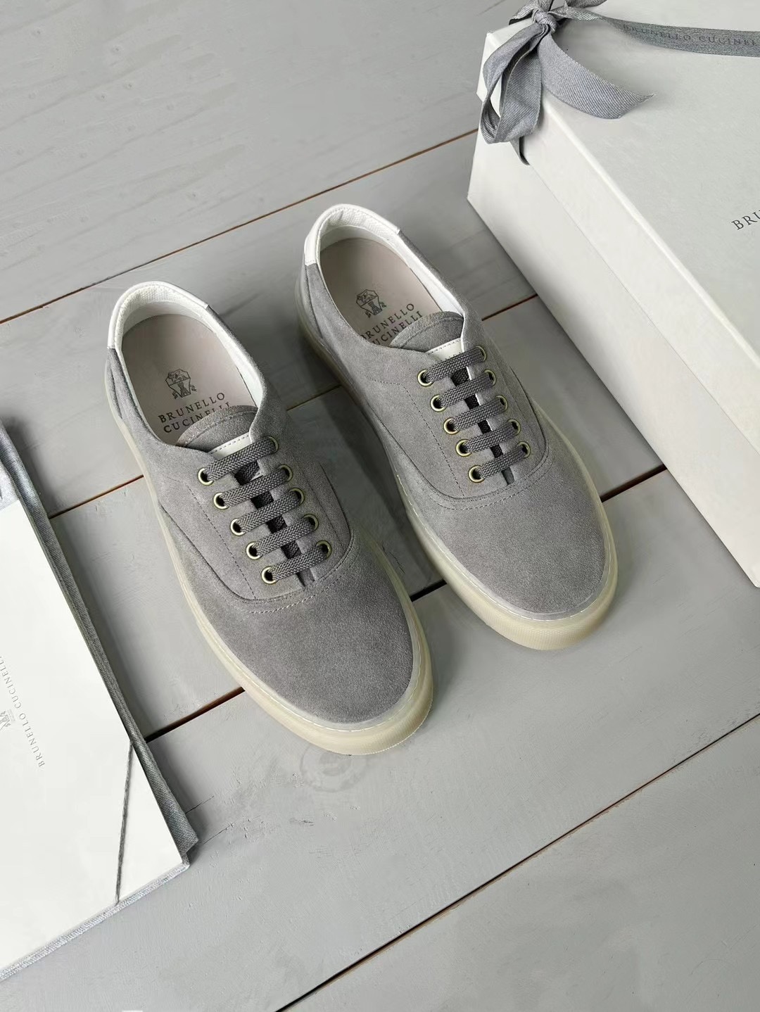 브*넬로 레더 로우탑 남성 스니커즈