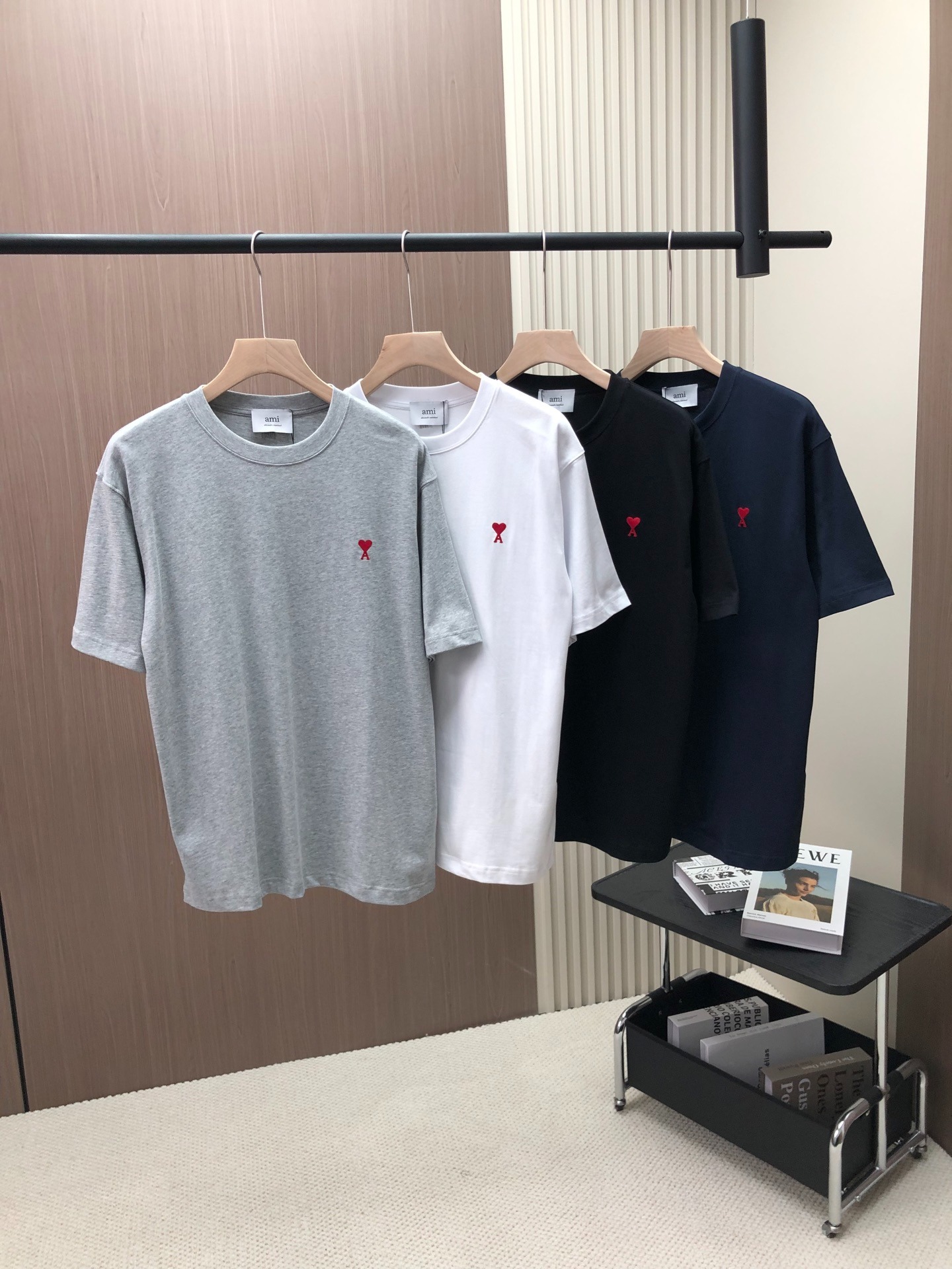 아* 25 여름 클래식 자수 로고 티셔츠