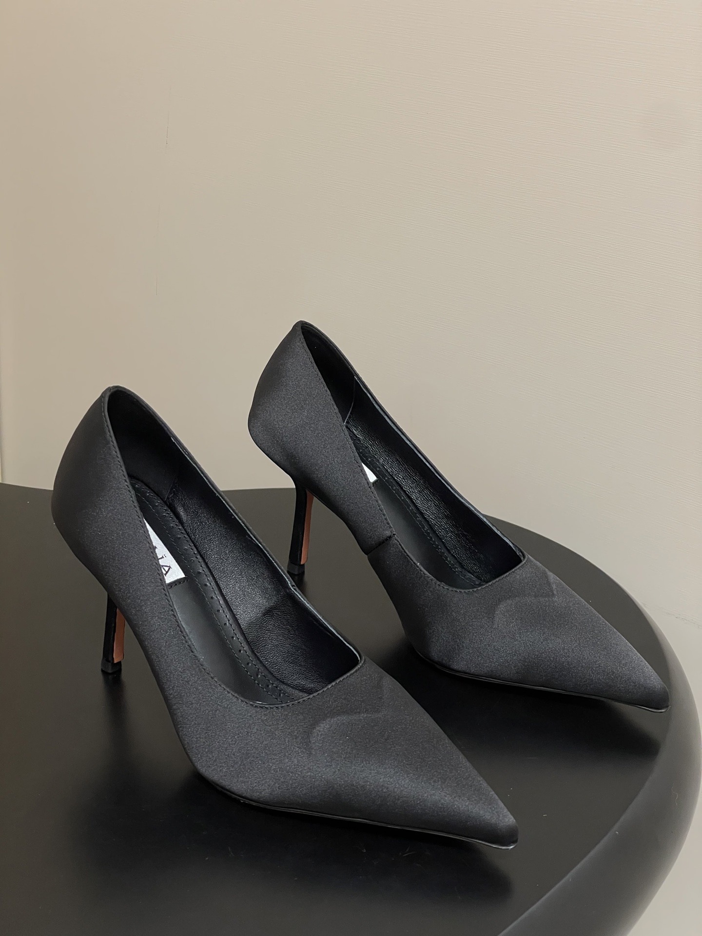 알*이아 신상 실크 하트 스틸레토 힐