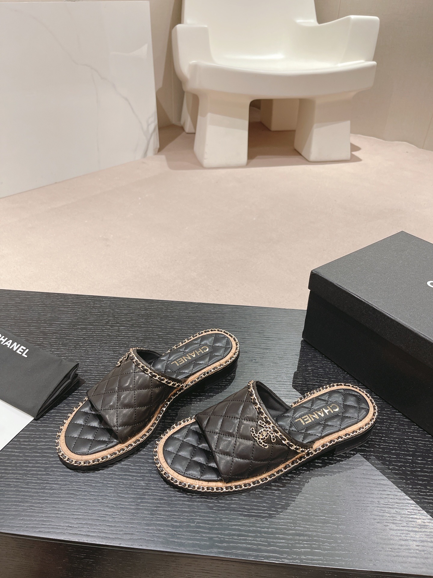 샤* 슬립온 체인 퀼팅 슬리퍼