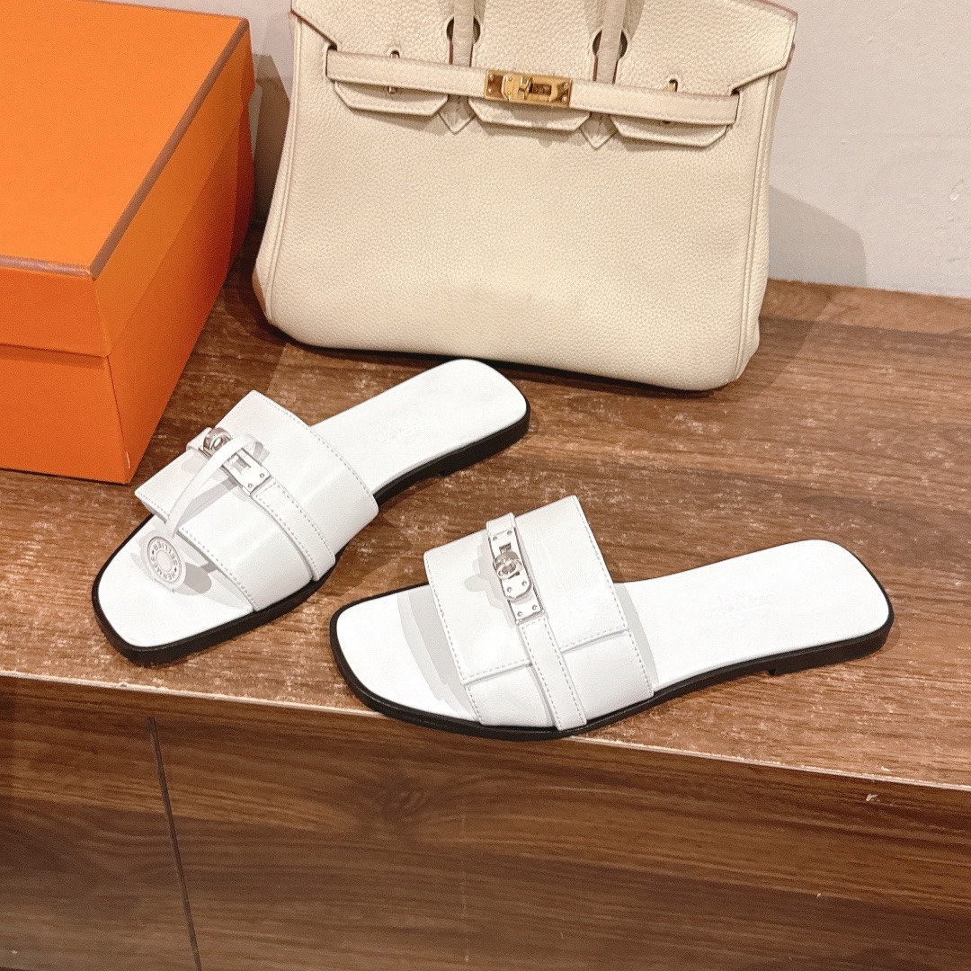 에*메스 줄리아 켈리 버클 샌들