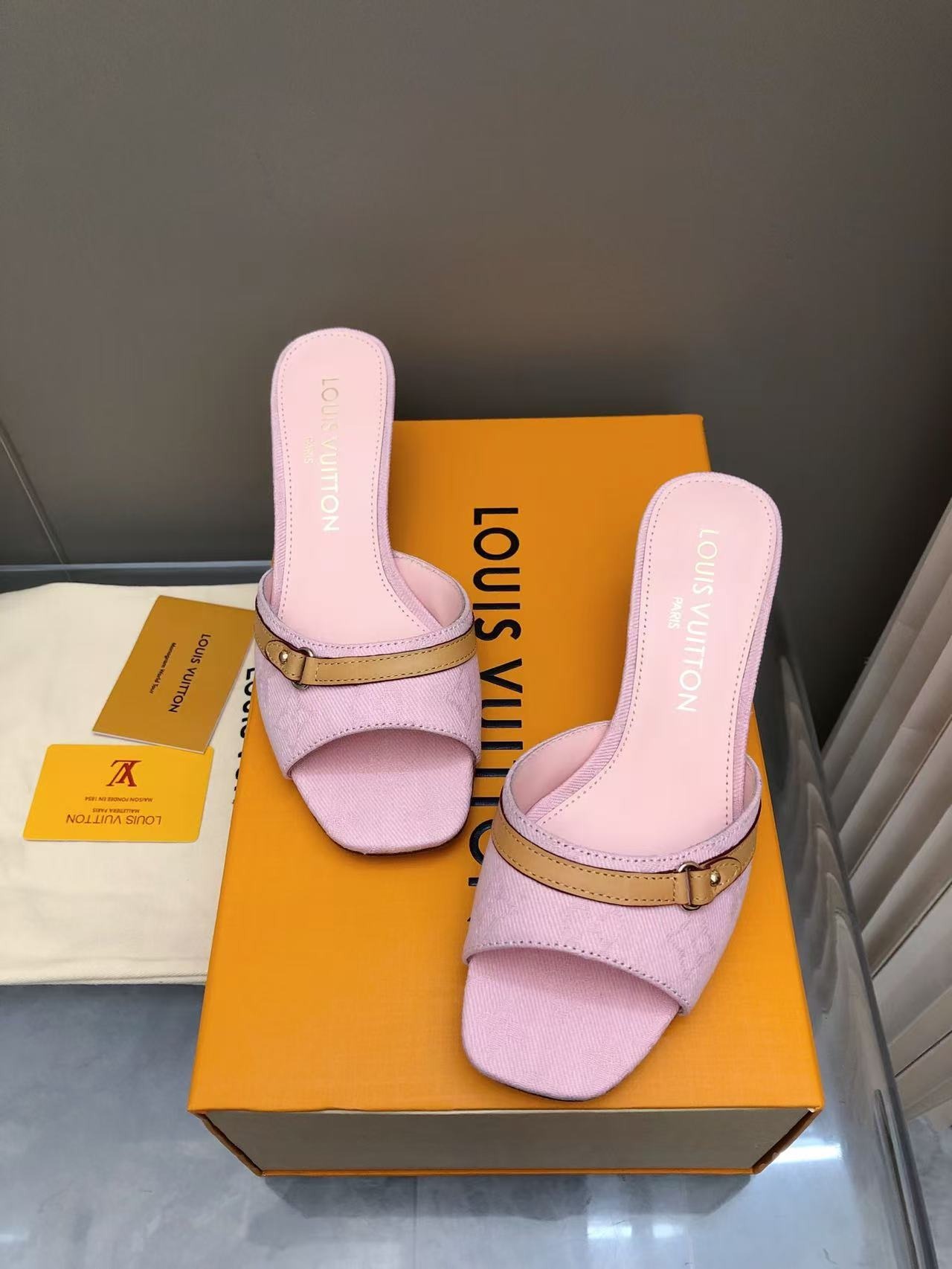 루*비통 25ss 최신형 데님 슬리퍼