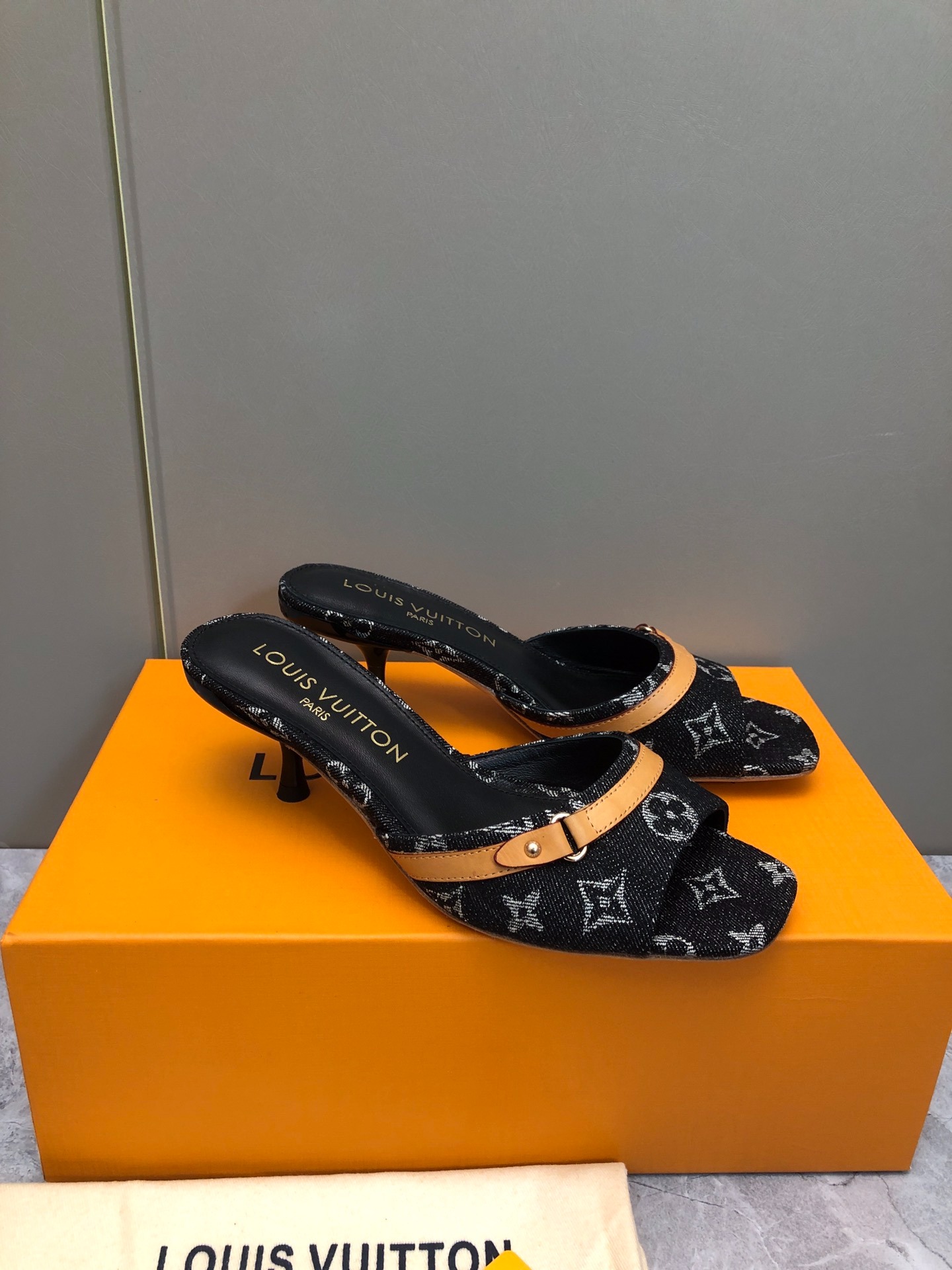 루*비통 25ss 최신형 데님 슬리퍼