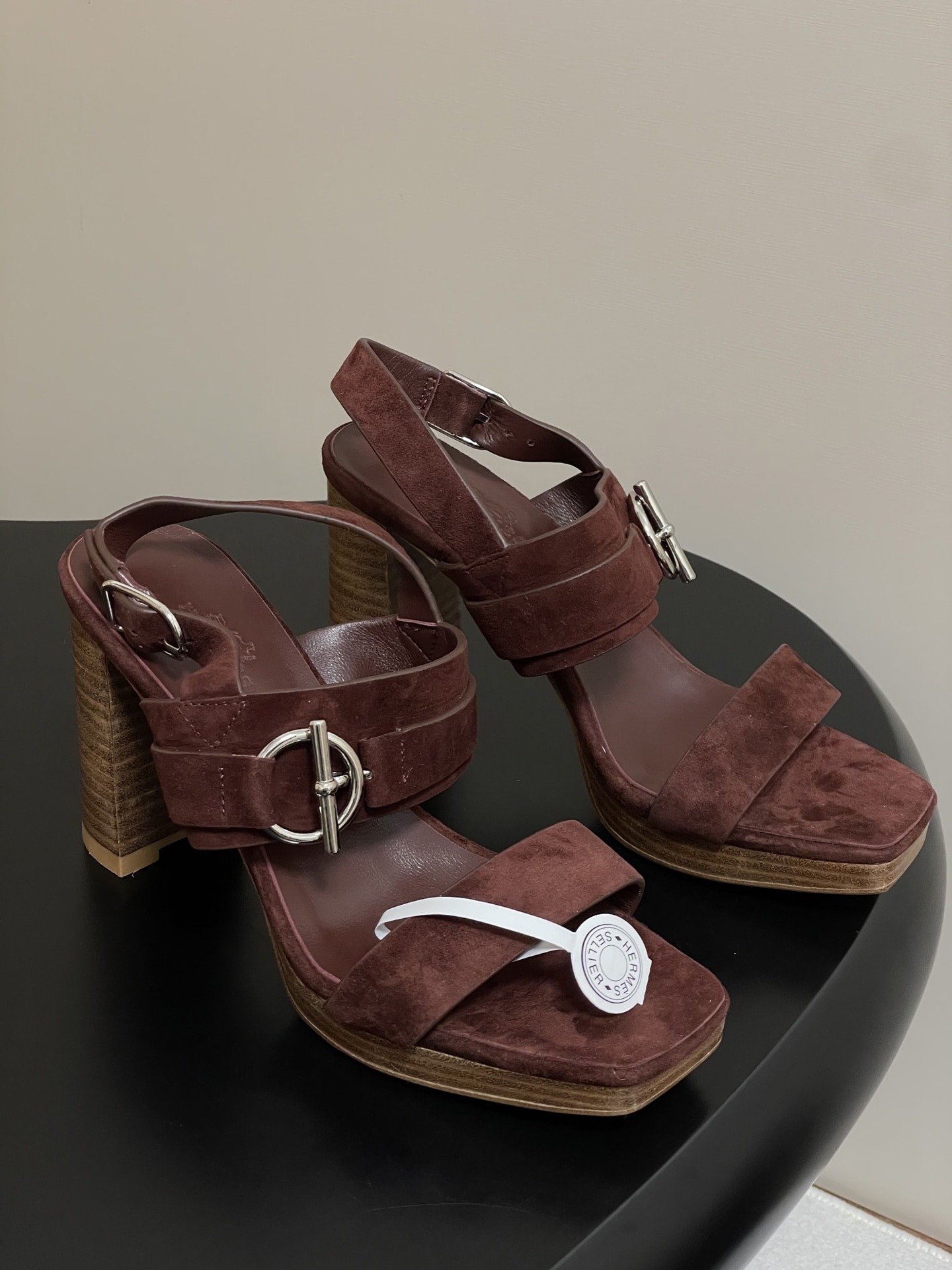 에*메스 메탈 버클 소가죽 가보시 힐