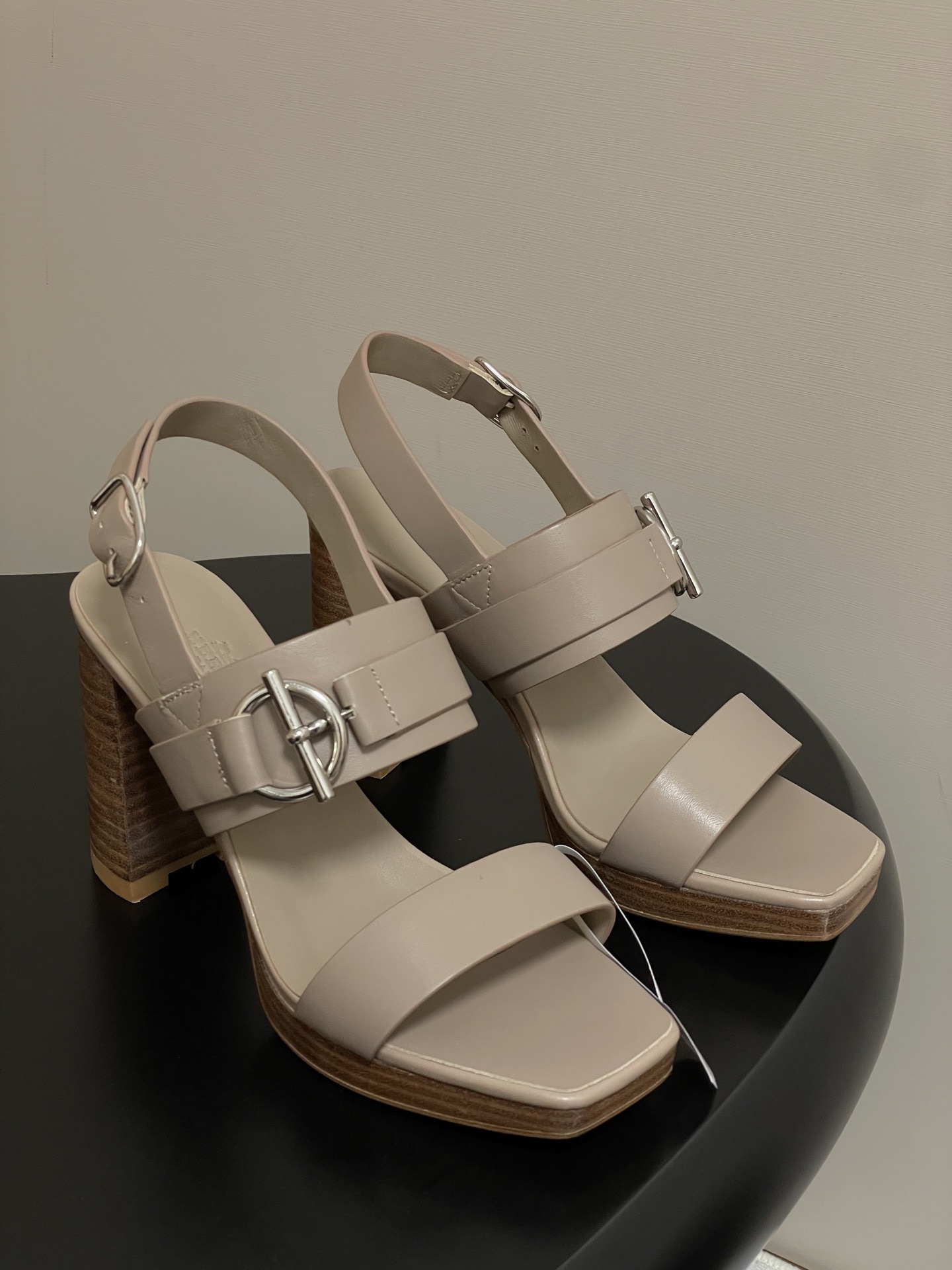 에*메스 메탈 버클 소가죽 가보시 힐