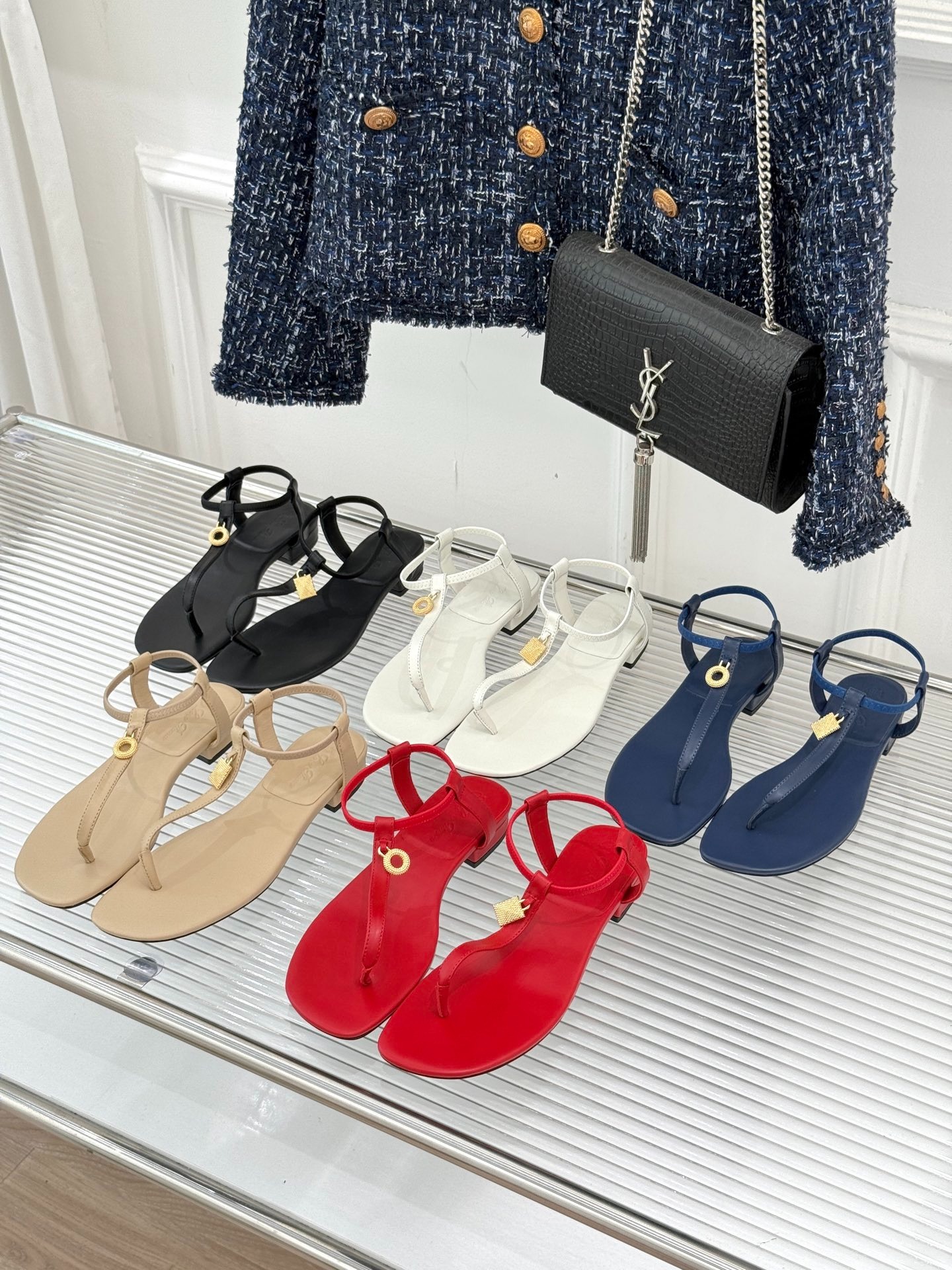 로*피아나 클래식 빈티지 펜던트 조리 슬리퍼