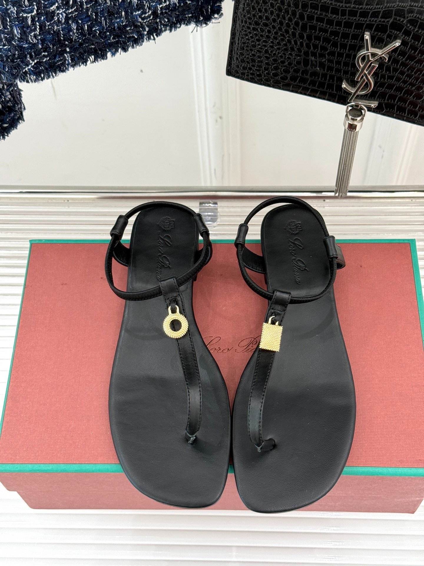 로*피아나 클래식 빈티지 펜던트 조리 슬리퍼