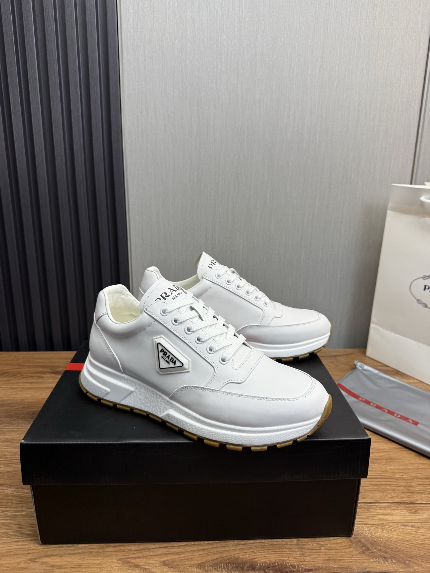 프*다 신상 남성 스니커즈