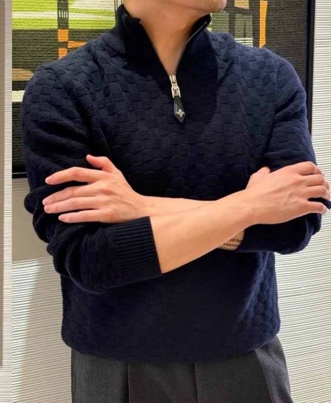 루*비통 신상 체크 반집업 풀오버 스웨터