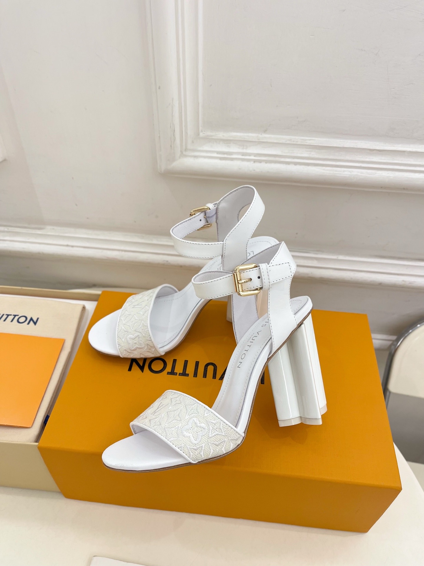 루*비통 25 신상 샌들