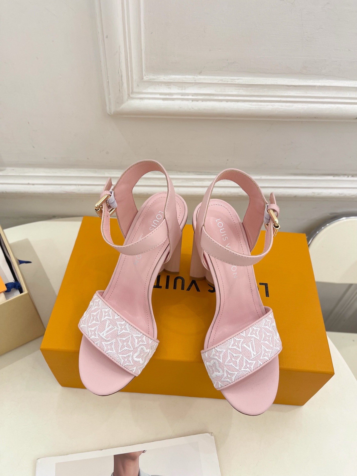 루*비통 25 신상 샌들
