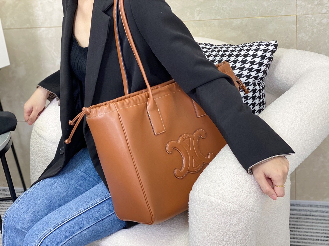 셀린느 퀴르 트리옹프 카바스백