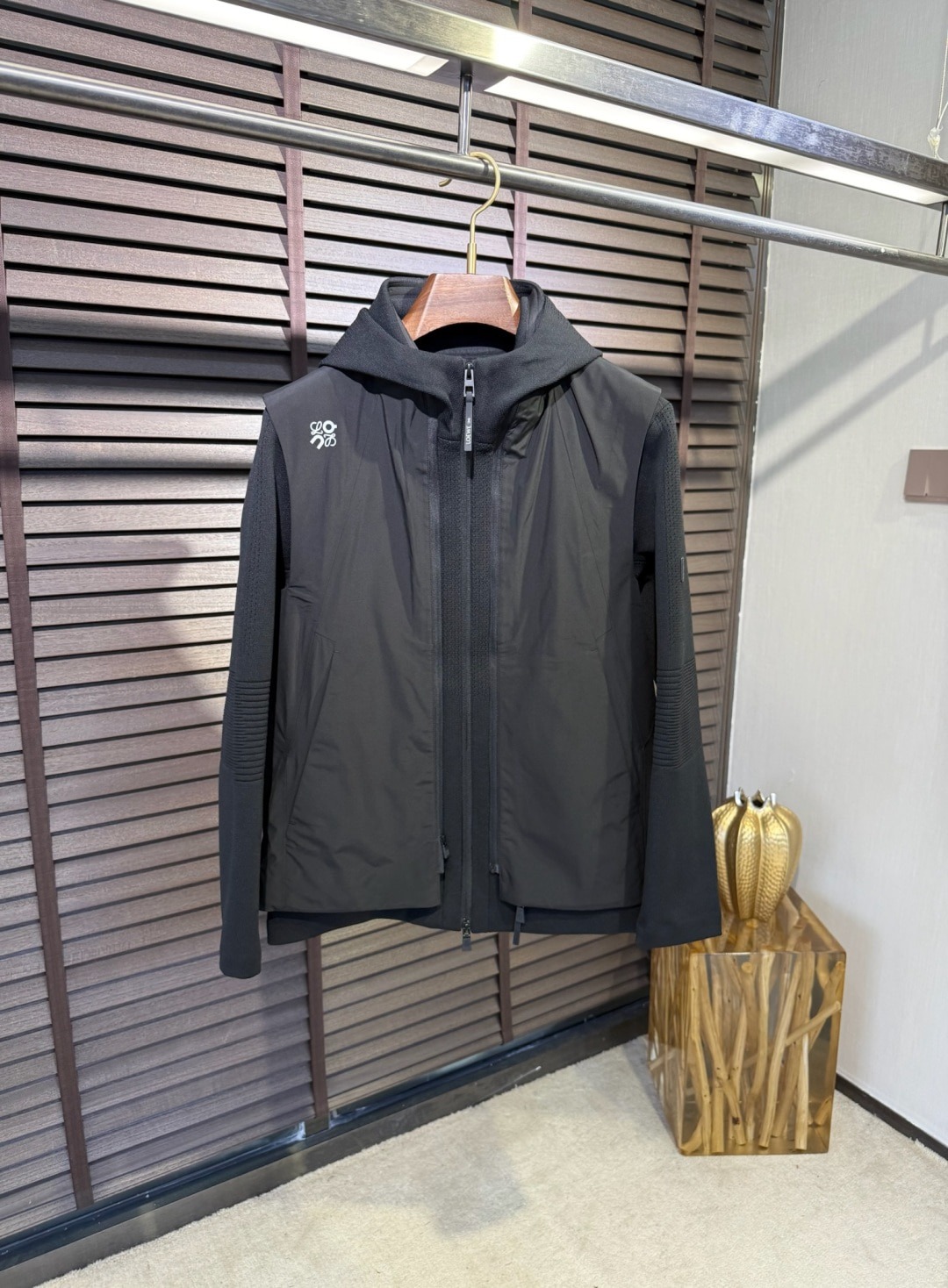 로*베 FW2025 신상 니트 패치 점퍼