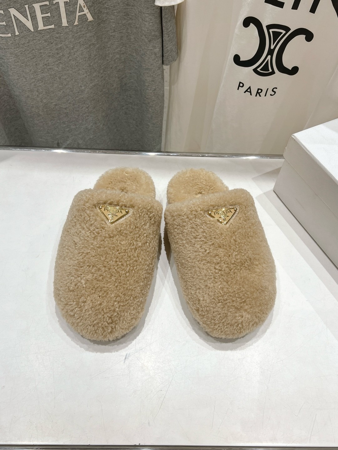 프*다 25ss 신상 양털 슬리퍼