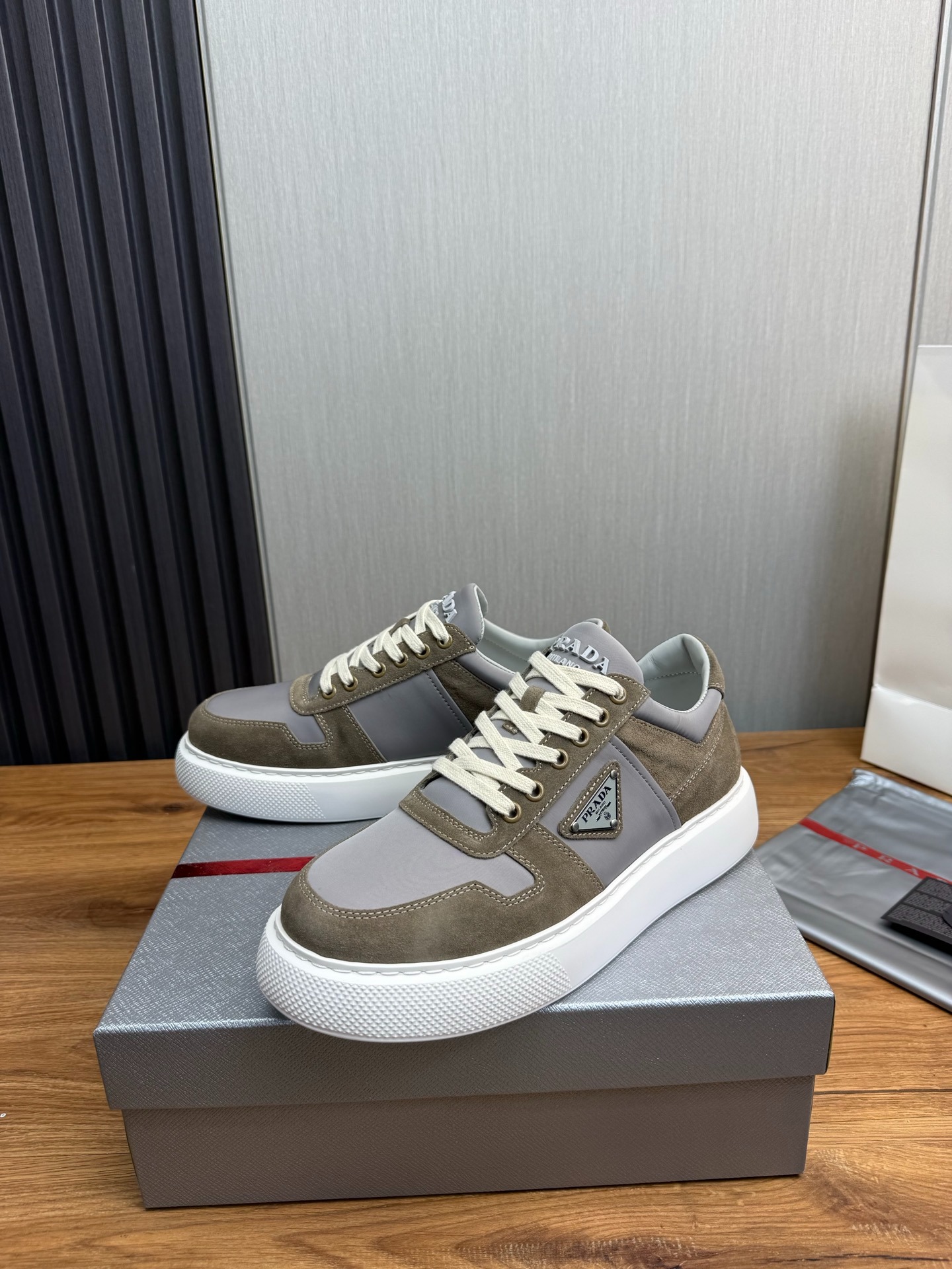 프*다 신상 남성 스니커즈