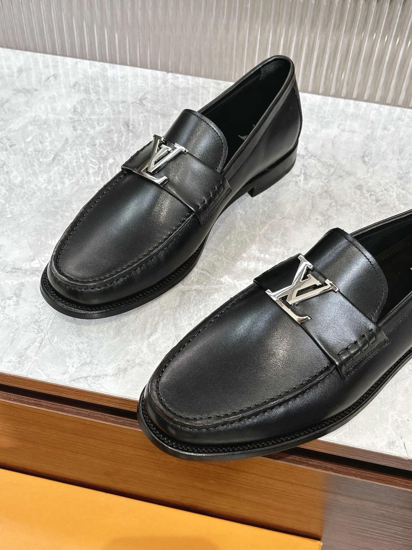 루*비통 오리지널 하이 퀄리티 클래식 로퍼