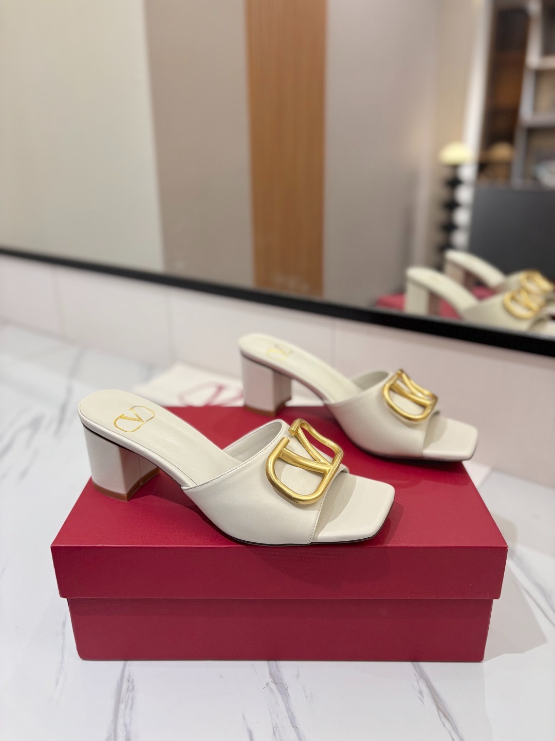 발*티노 신상 버클 슬리퍼