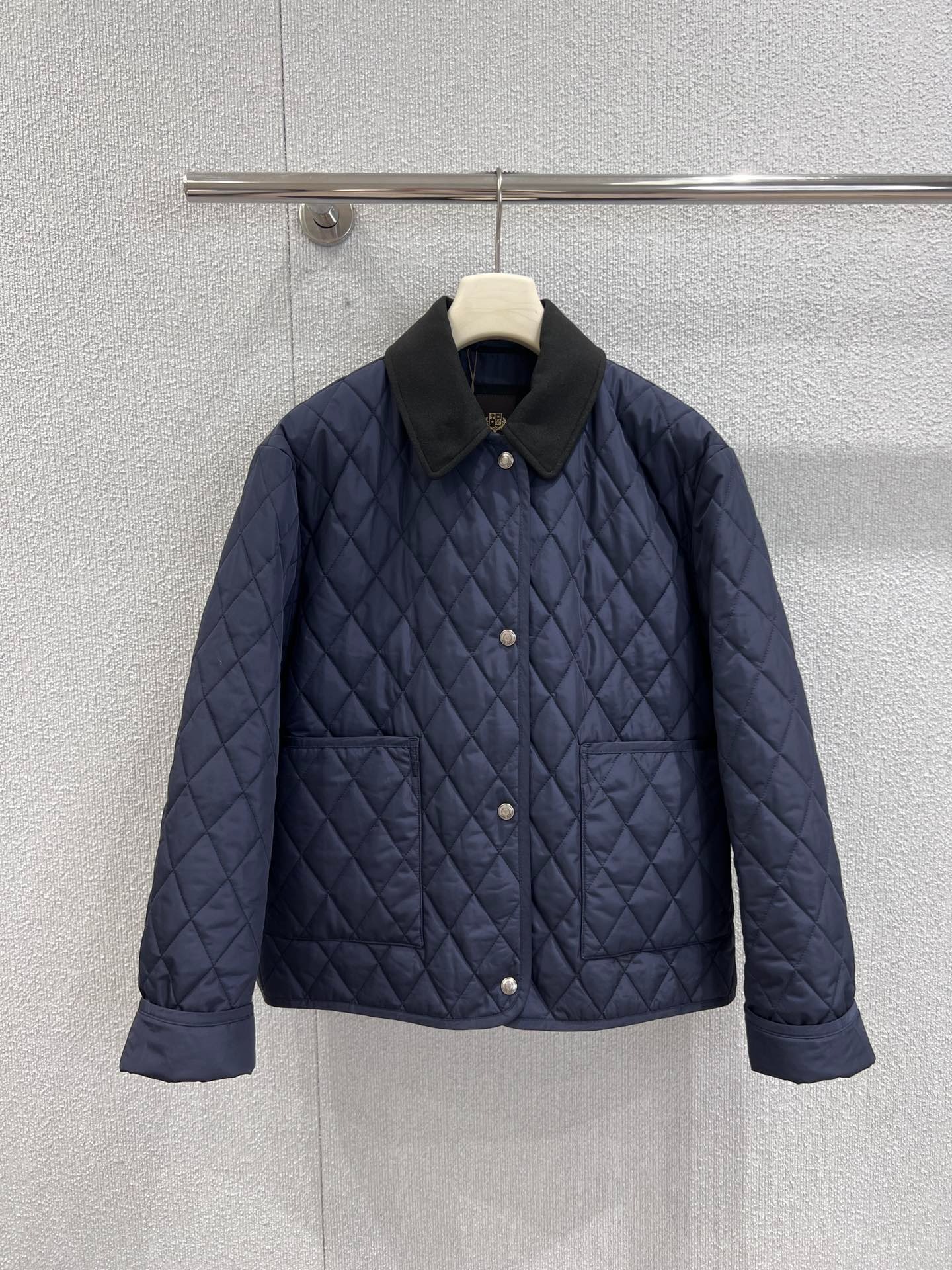 로*피아나 25Fw 신상 빈티지 터틀넥 패딩