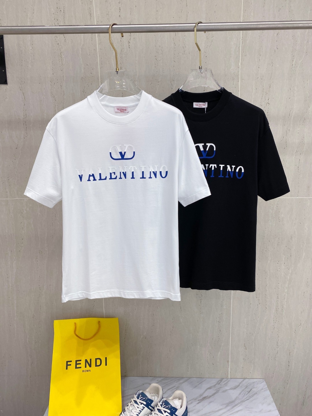 발*티노 25 봄여름 신상 라운드 티셔츠