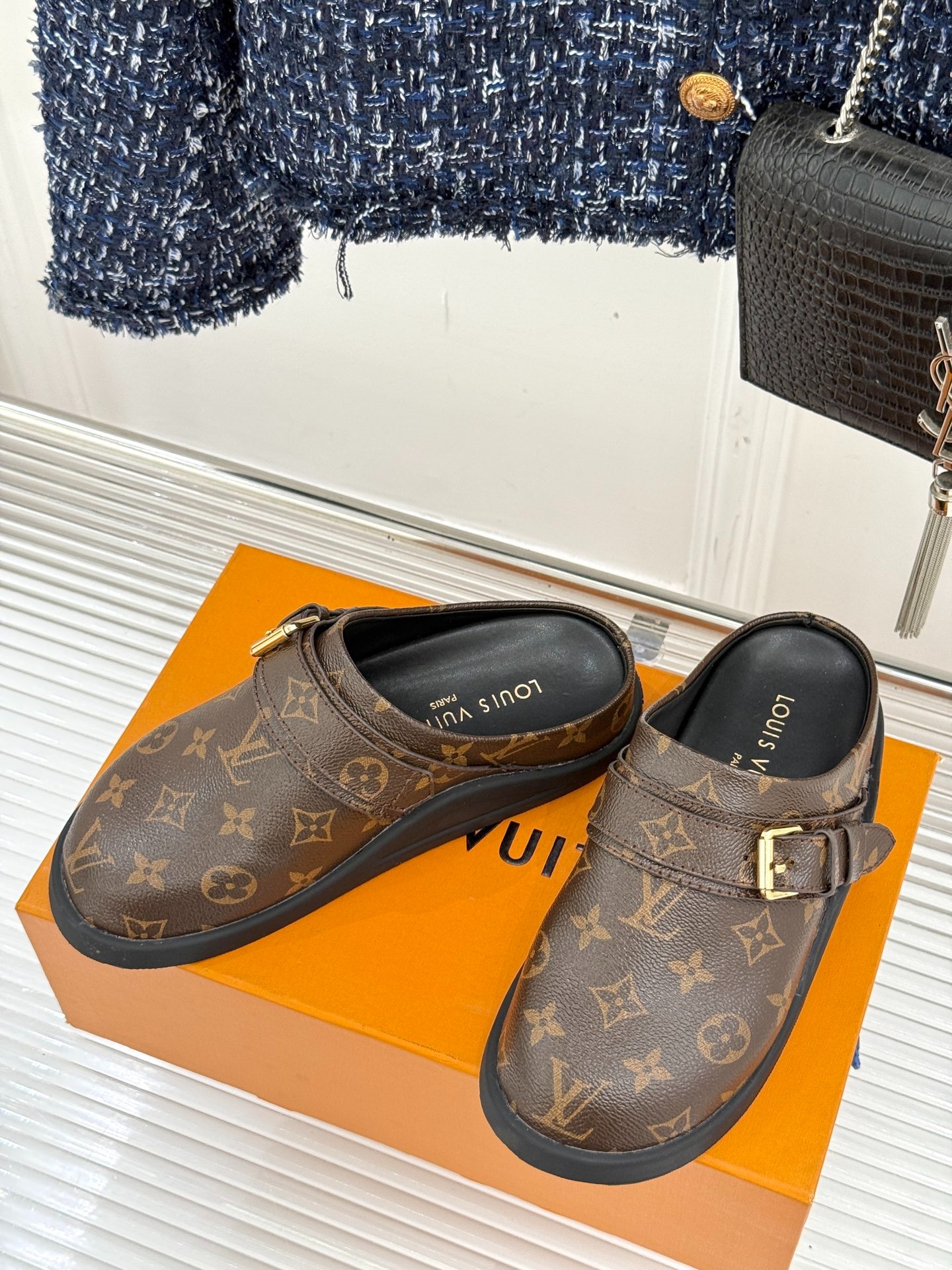 루*비통 25WF 신상 버켄 세미슬리퍼