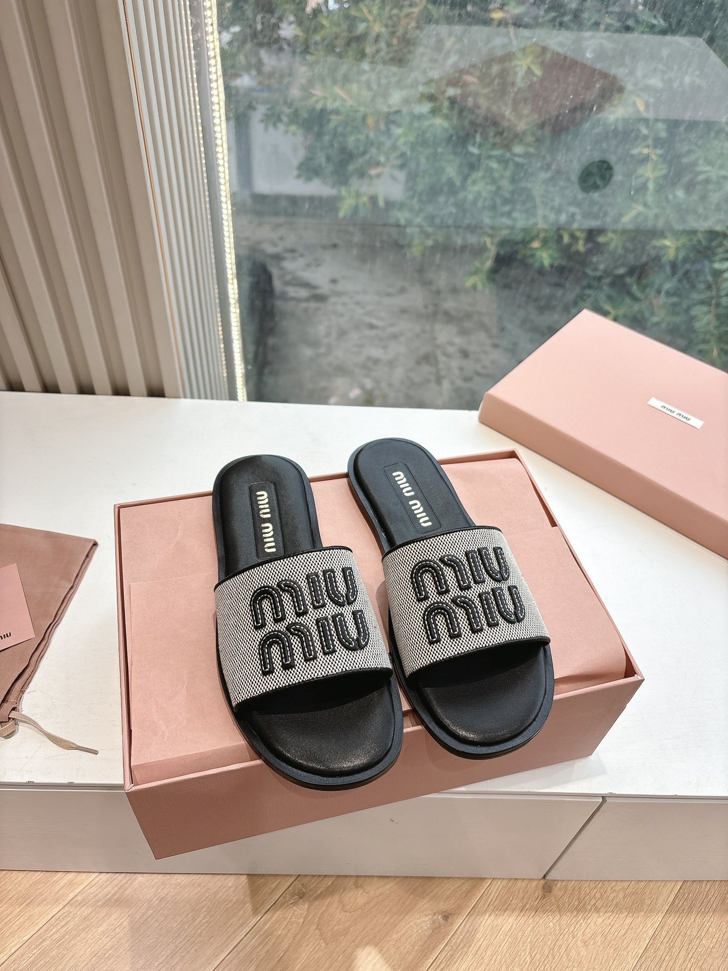 미*미* 2025 플랫 짜임 레터링 슬리퍼