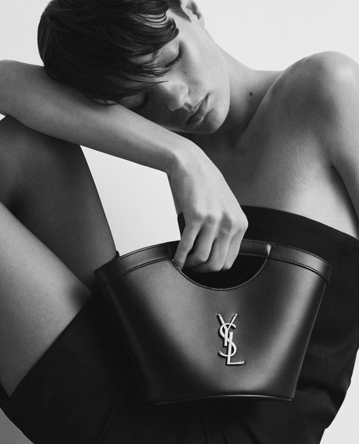 입생로랑 가오리 미니 도트백