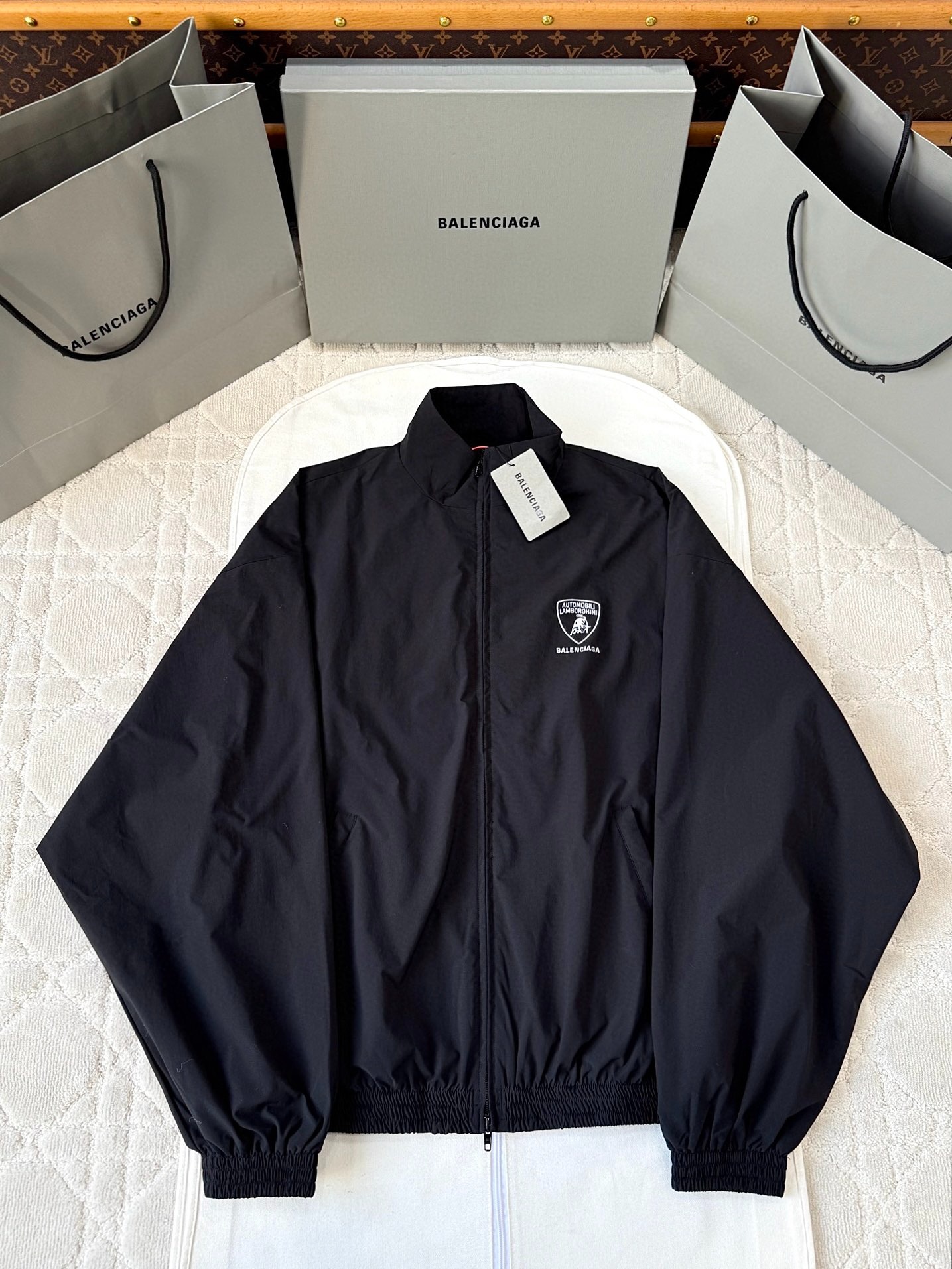 발*시아가 25SS 람*르기니 콜라보 자수 로고 나일론 점퍼