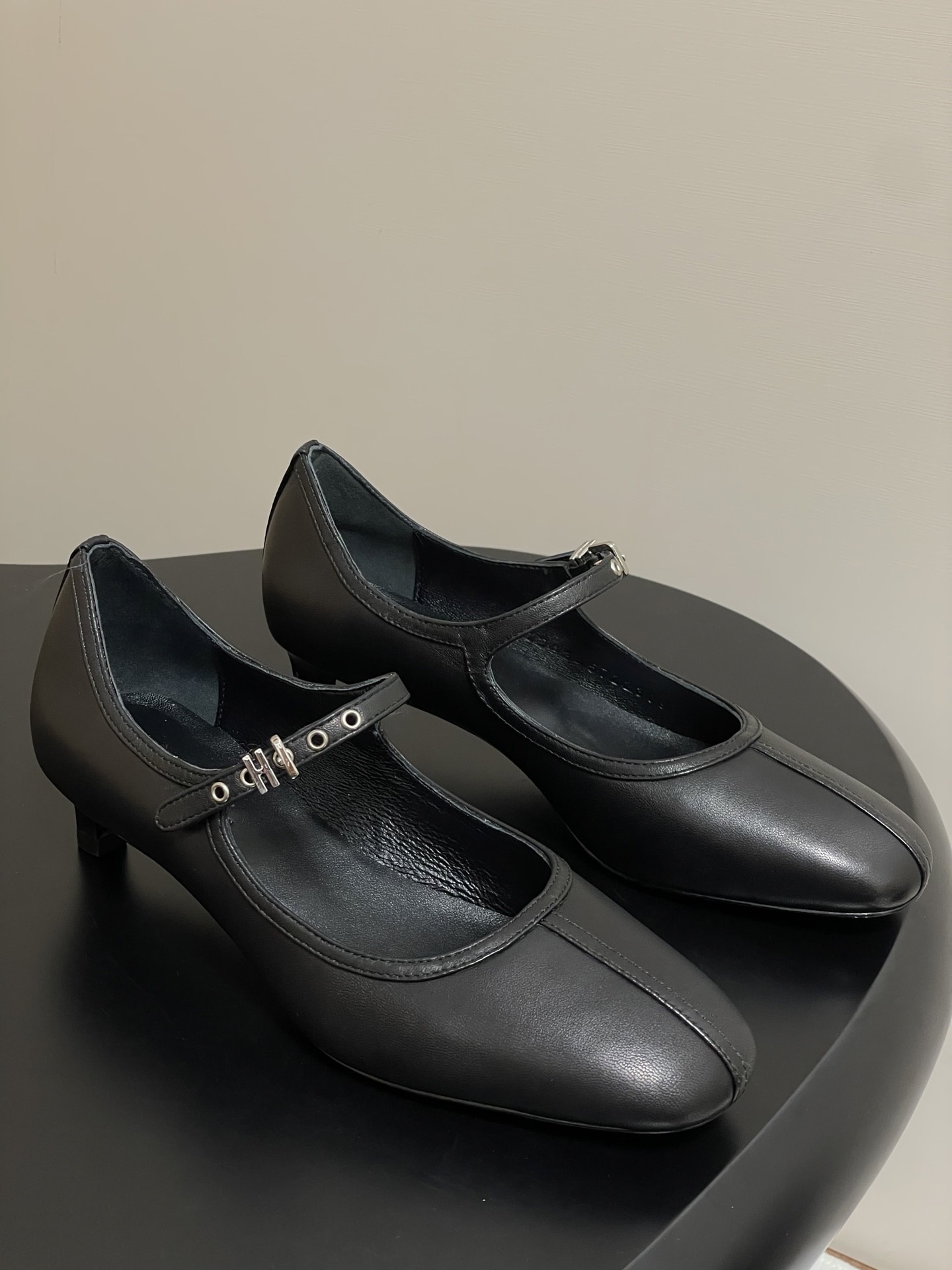 에*메스 25s 가을 신상 Liibeth 40힐