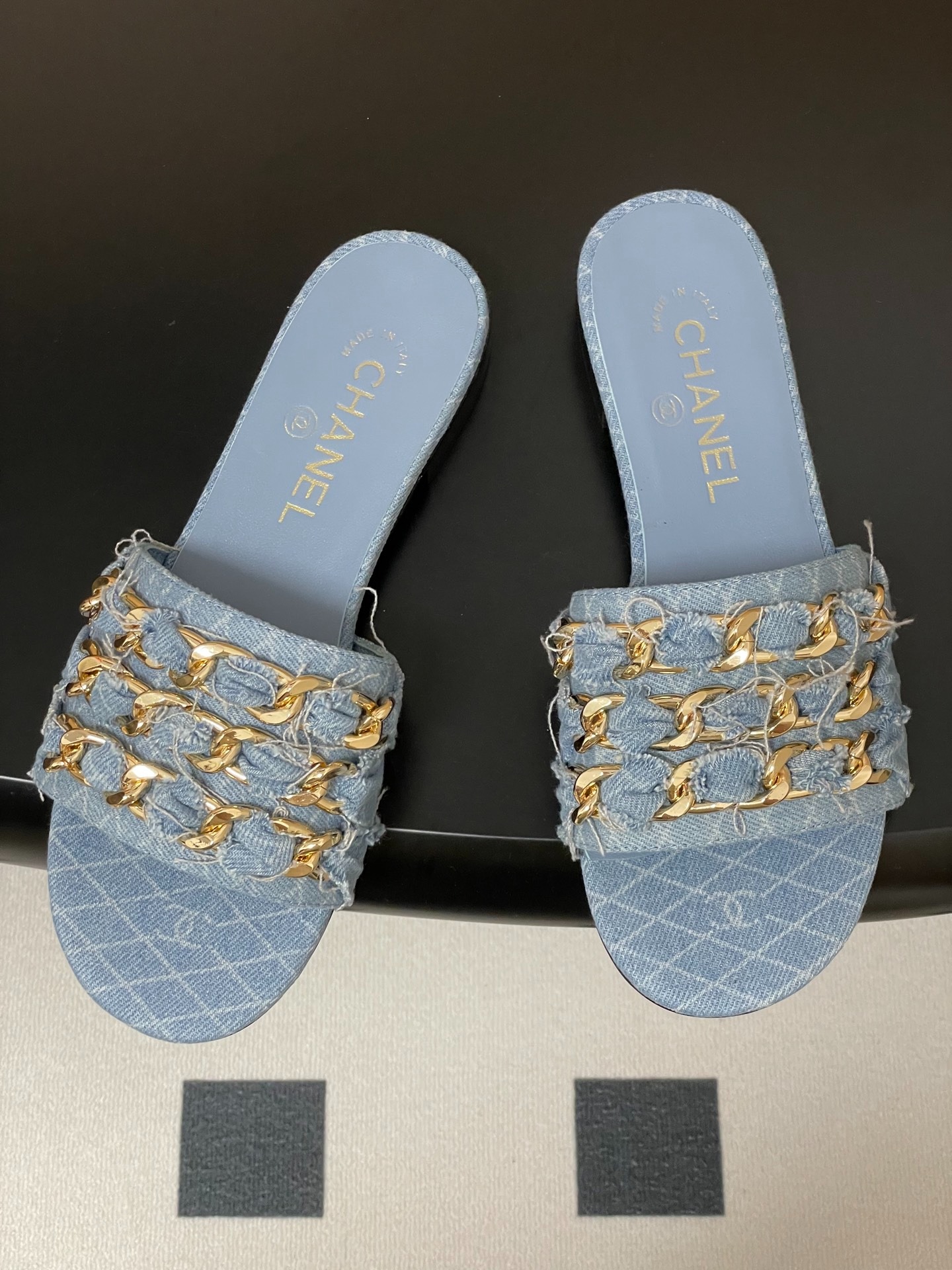 샤* 25B 빅 체인 플랫 스틸레토 슬리퍼