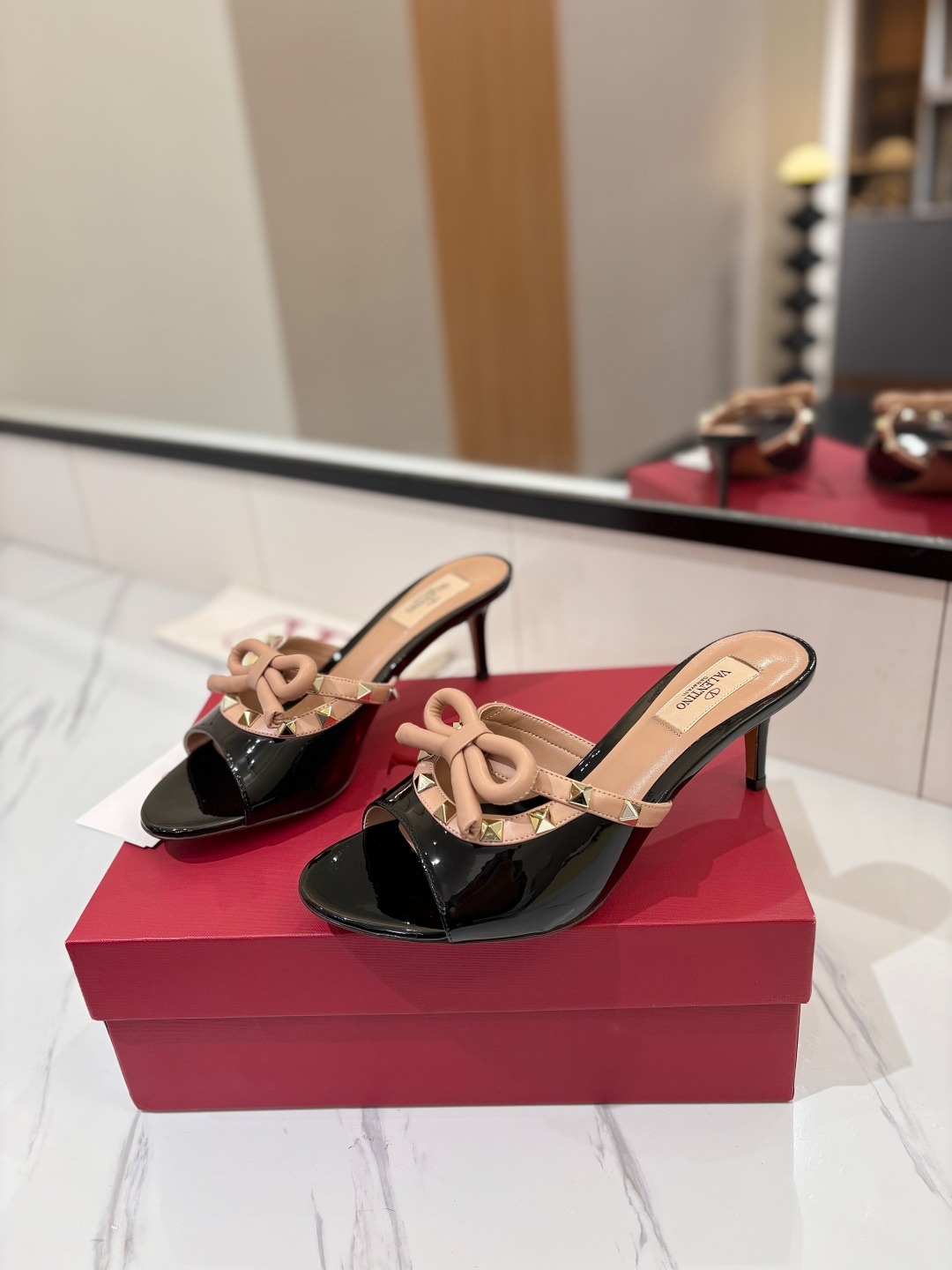 발*티노 스터드 리본 힐