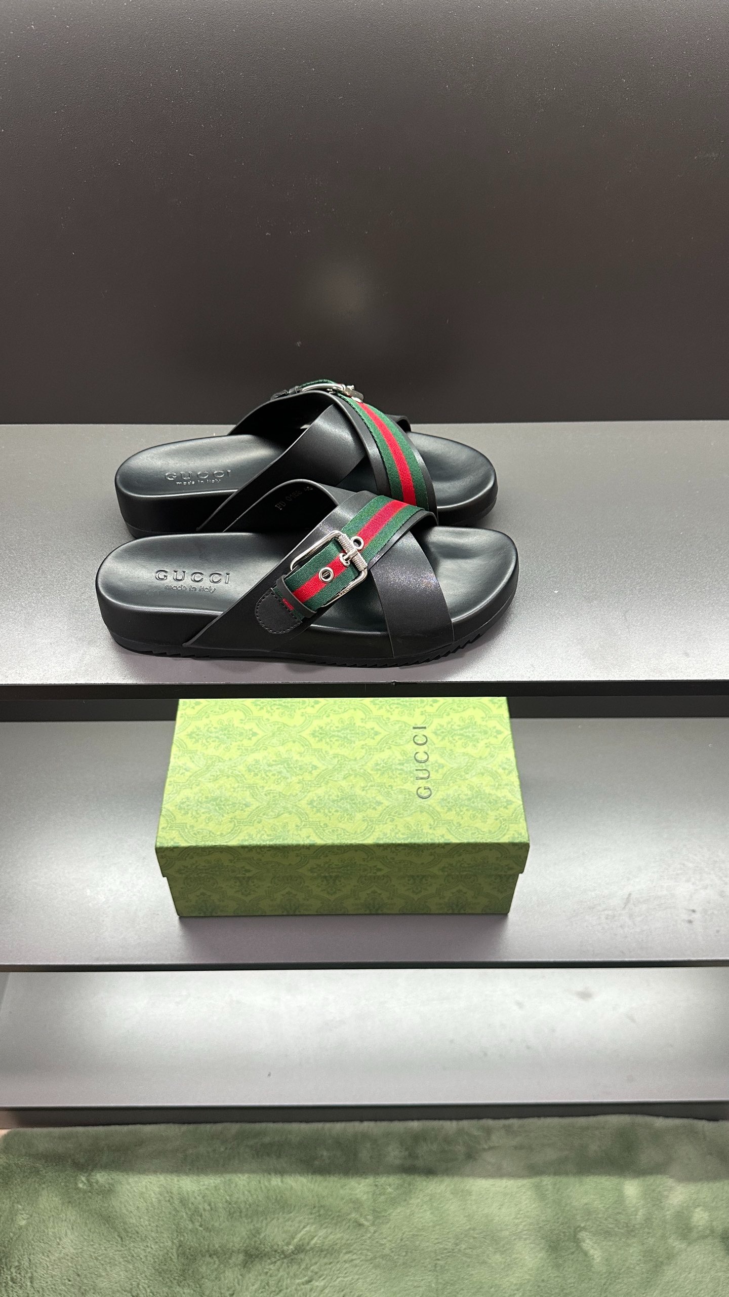 구* 신상 슬리퍼