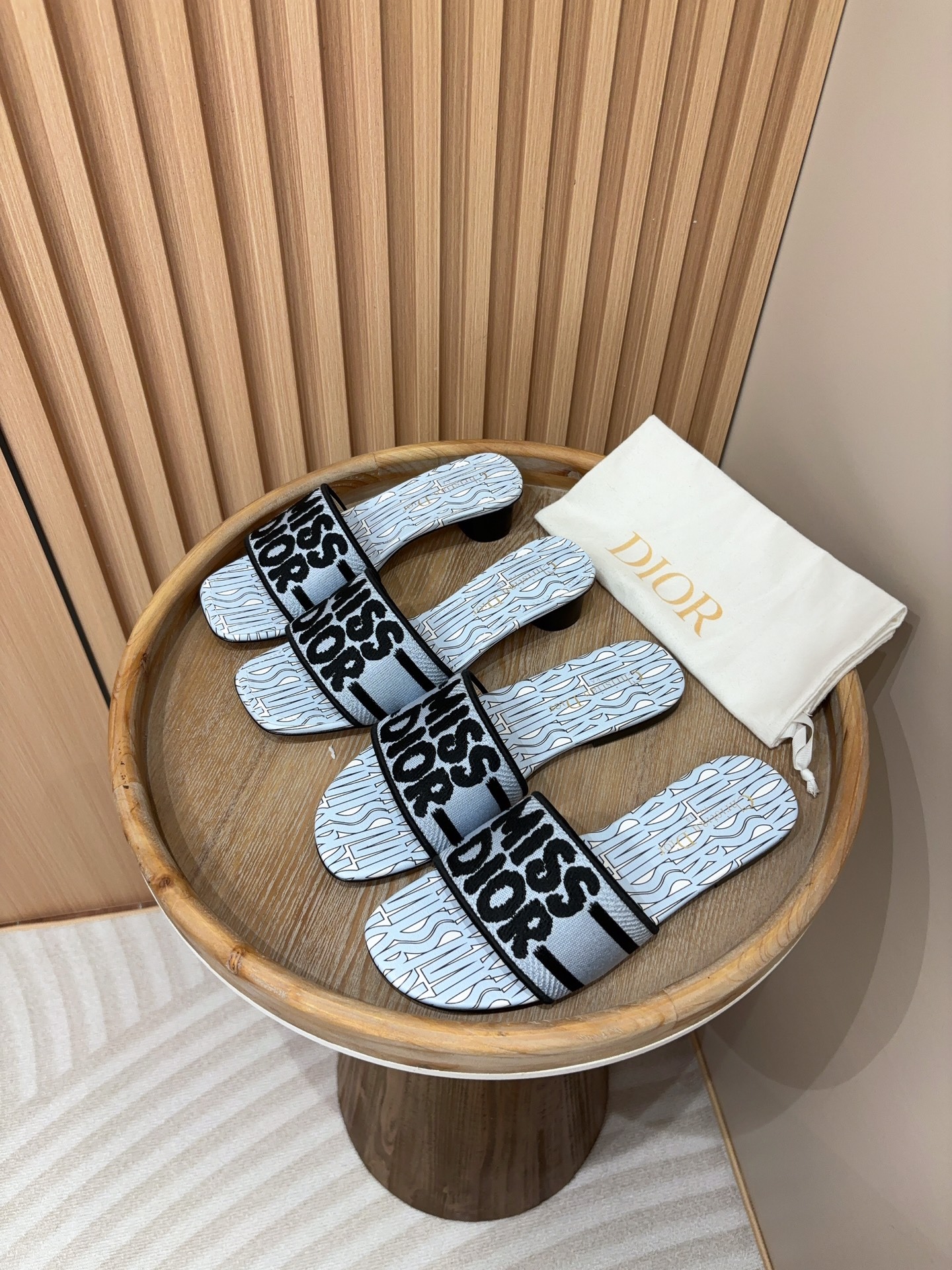 디* 신상 스퀘어 통굽 일자 슬리퍼