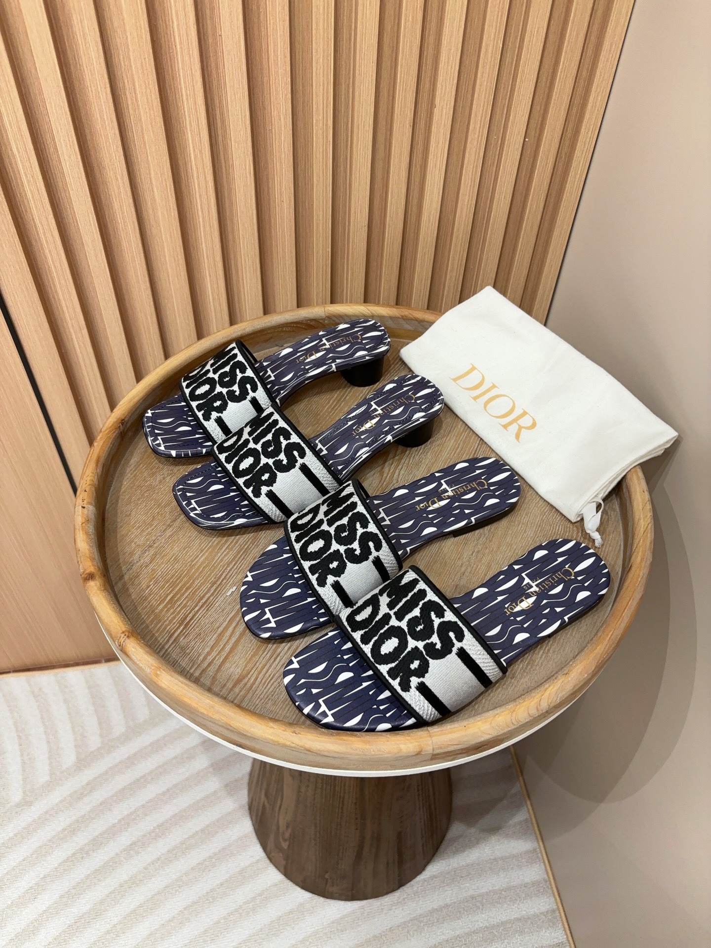 디* 신상 스퀘어 통굽 일자 슬리퍼