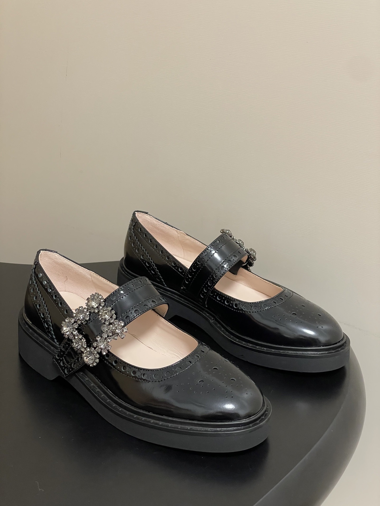 로*비비에 25년 신상 큐빅 메리제인 슈즈