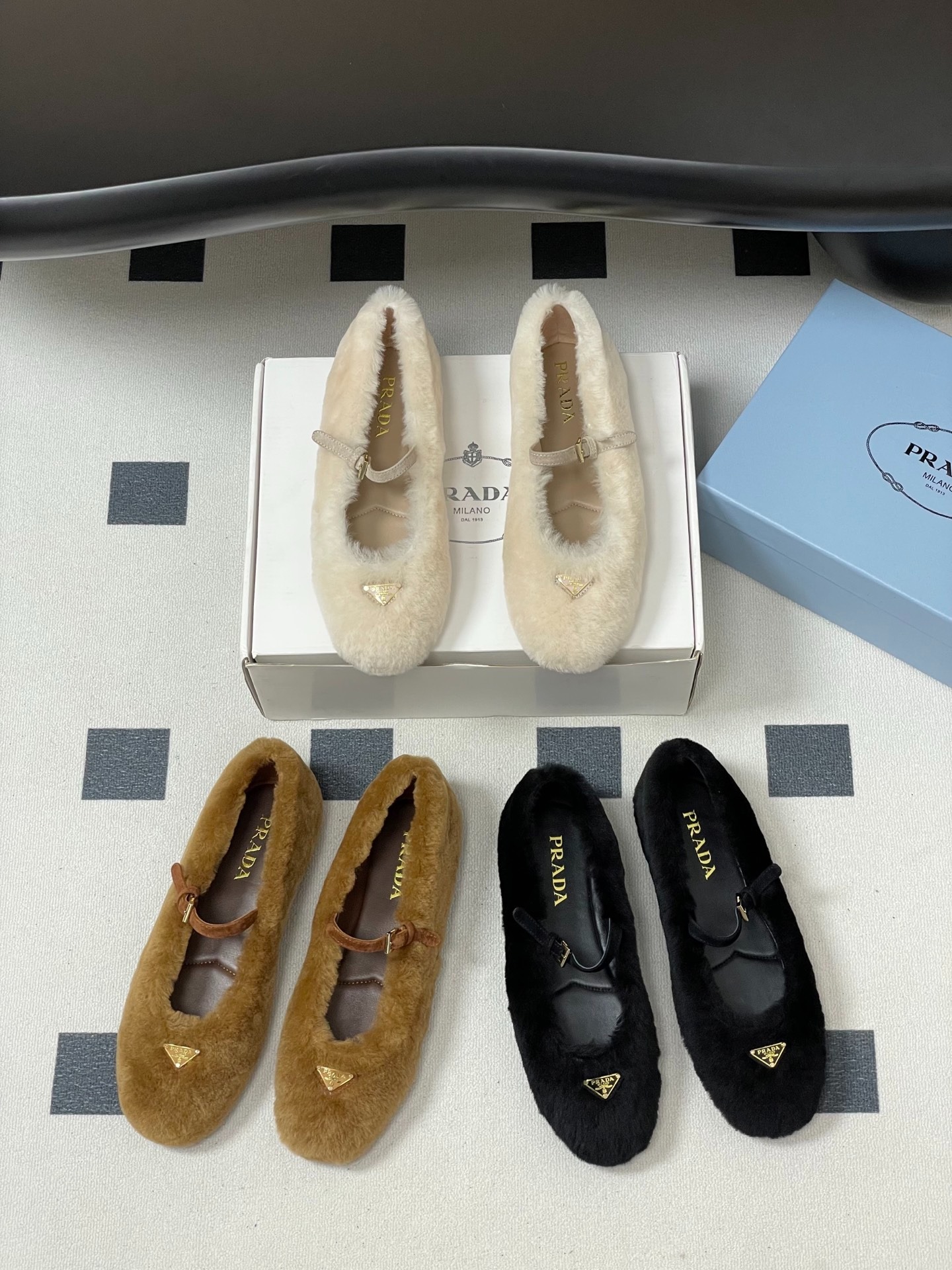 프*다 25S 신상 울 발레 플랫 퍼 메리제인 플랫