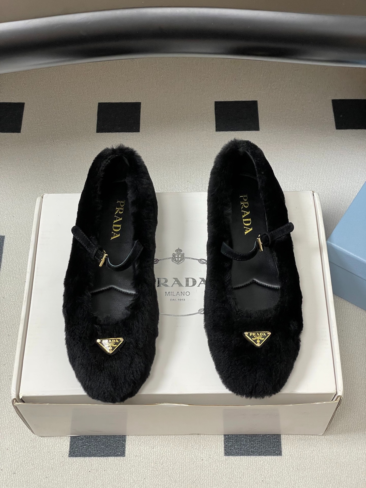 프*다 25S 신상 울 발레 플랫 퍼 메리제인 플랫