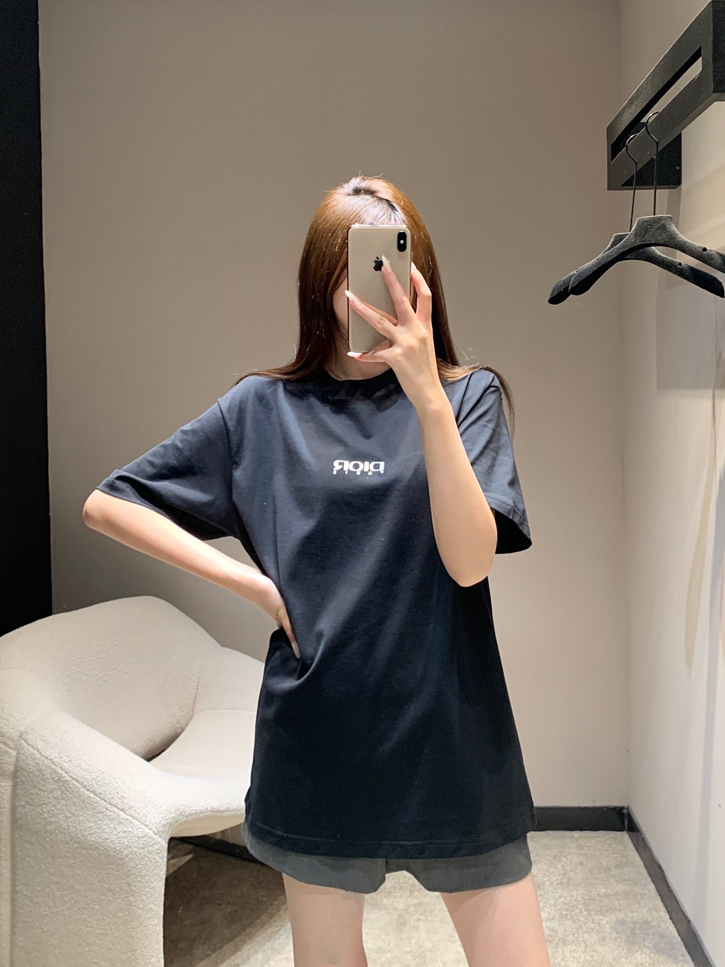 디* 25Fw 신상 레터링 프린트 라운드넥 반팔