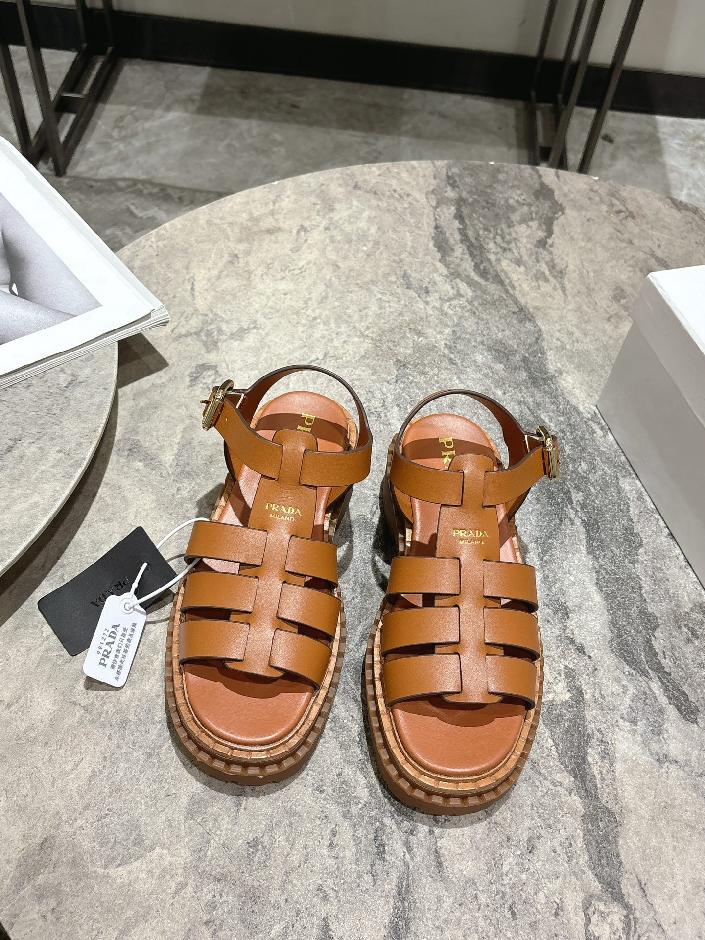 프*다 25ss 로마 메쉬 샌들