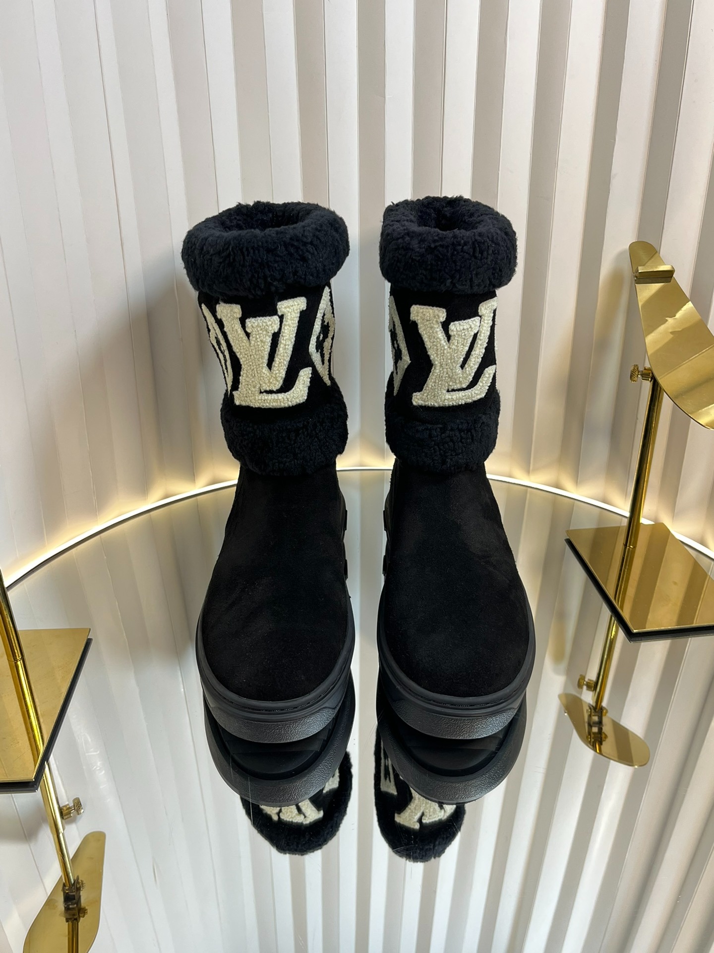 루*비통 신상 양털 앵클부츠