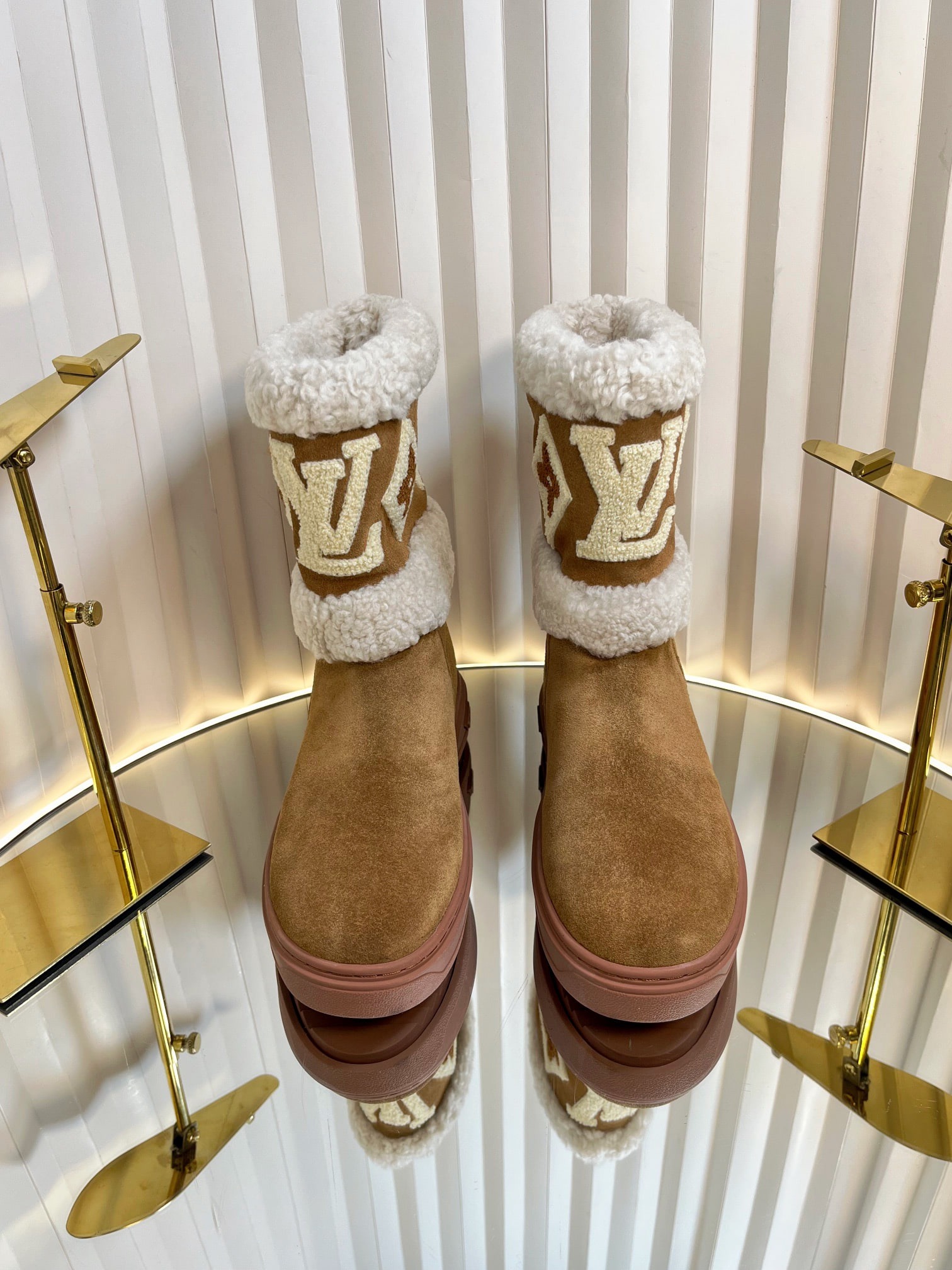 루*비통 신상 양털 앵클부츠