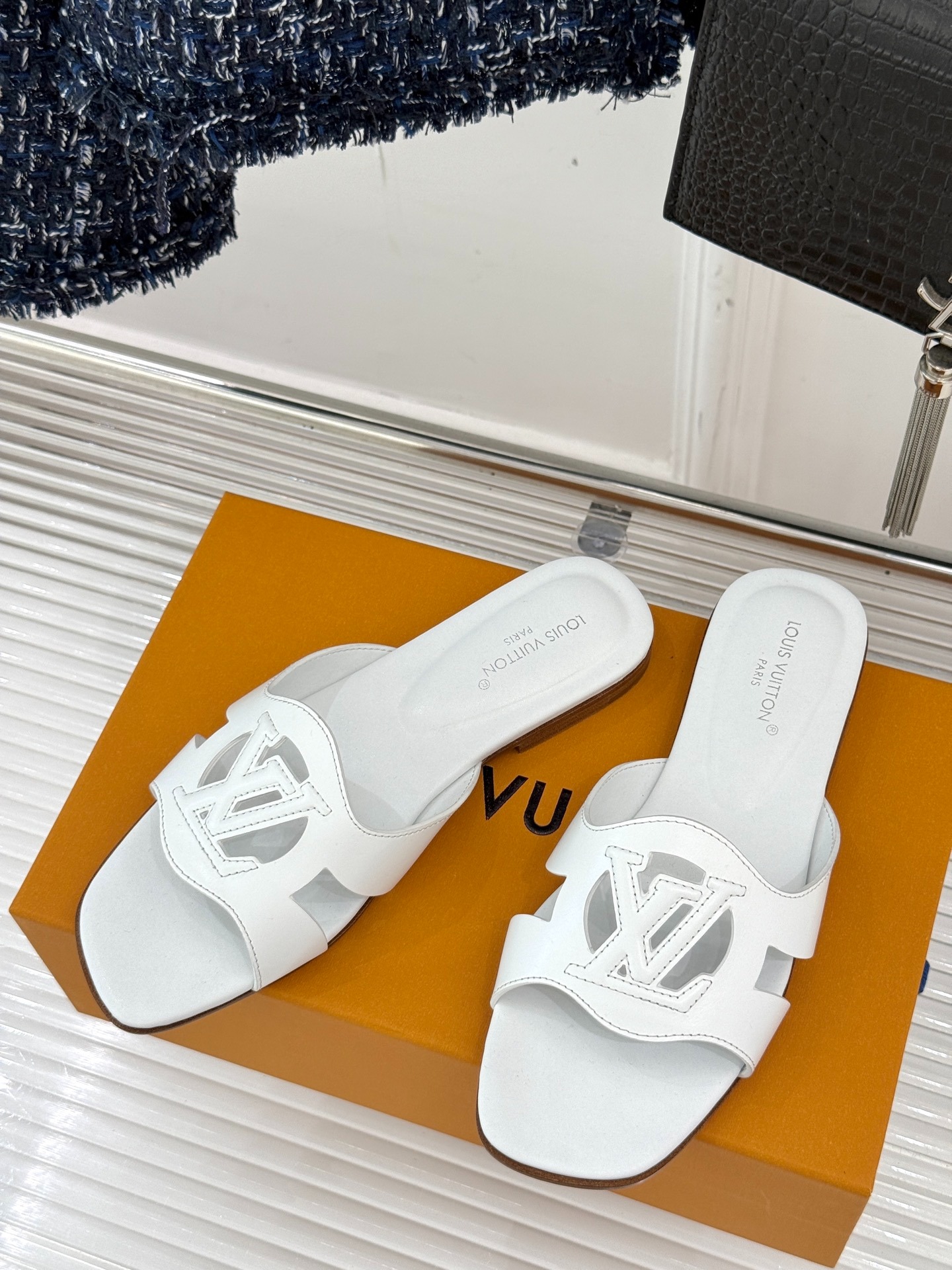 루*비통 오리지널 펀칭 슬리퍼