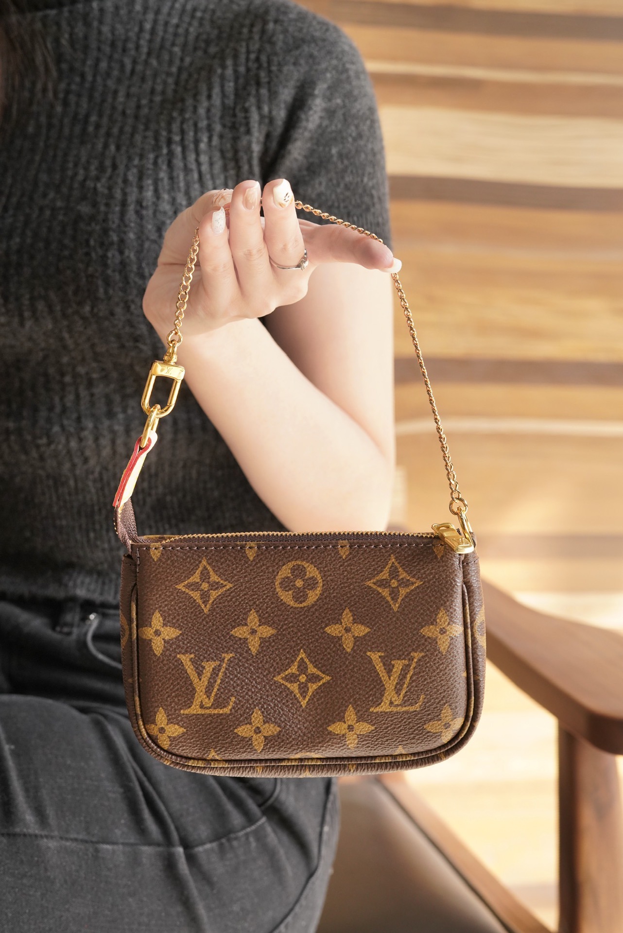 루이비통 미니 포쉐트 악세수아