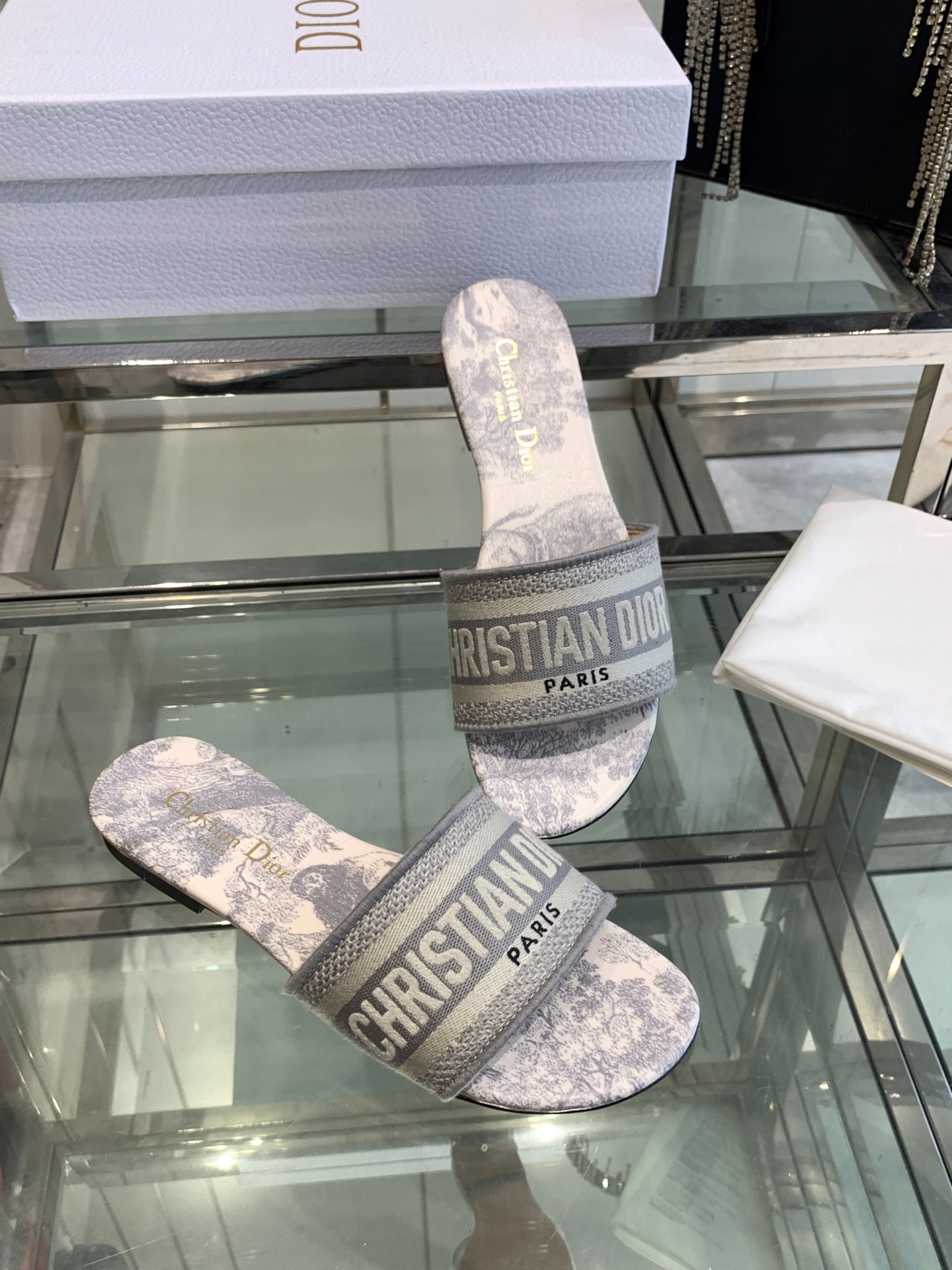 디* 자수 레터링 슬리퍼