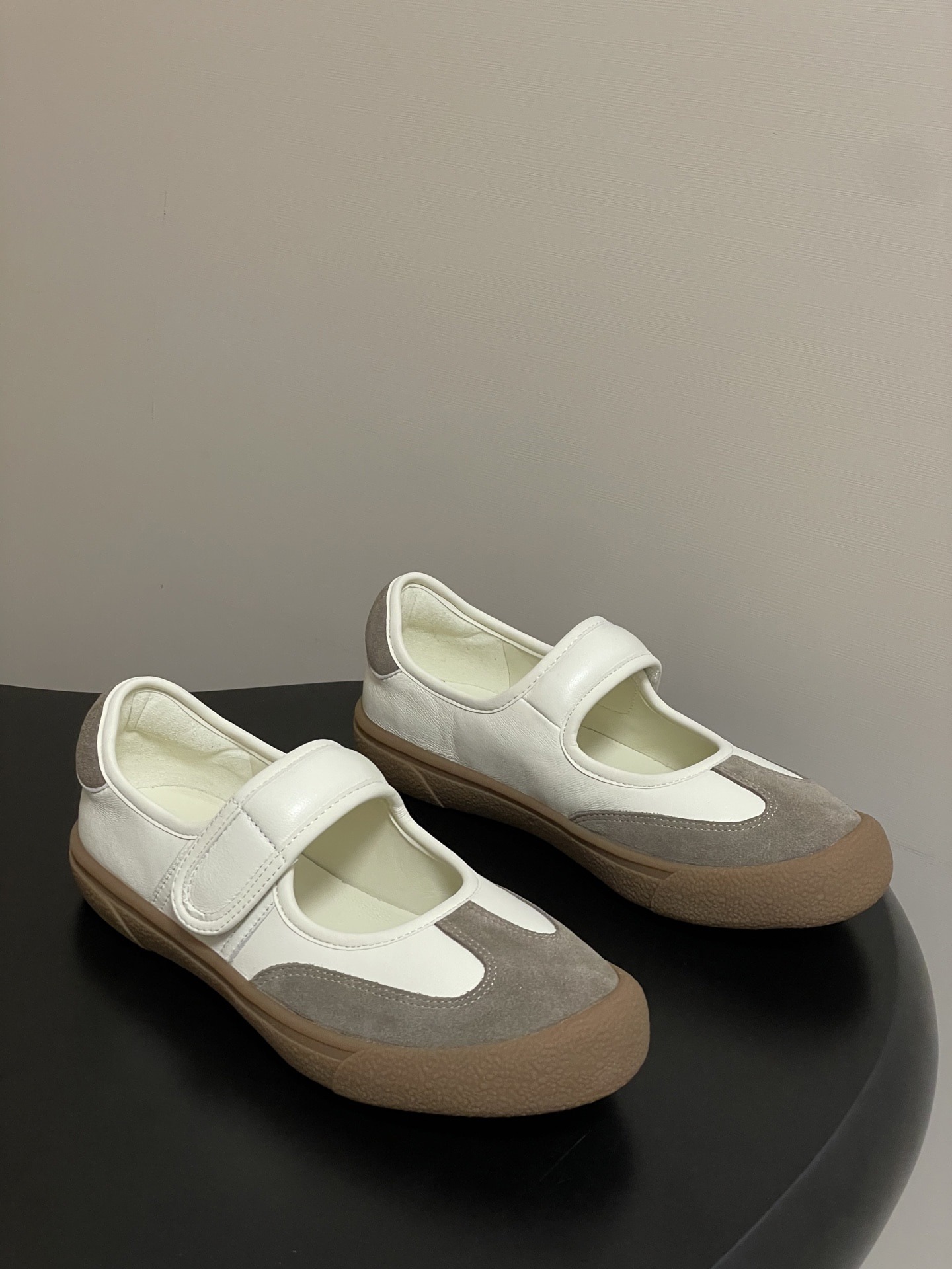 더*우 25 신상 벨크로 플랫슈즈