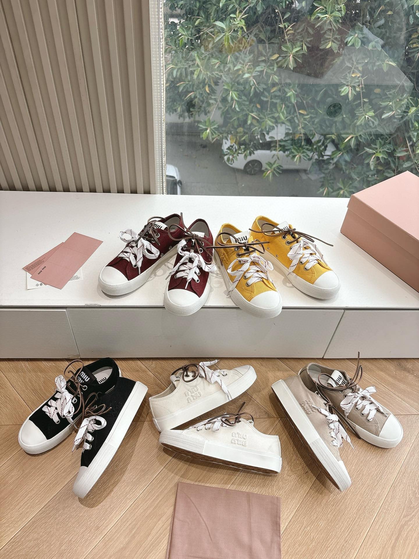 미*미* 2025 봄여름 컬렉션 런닝화